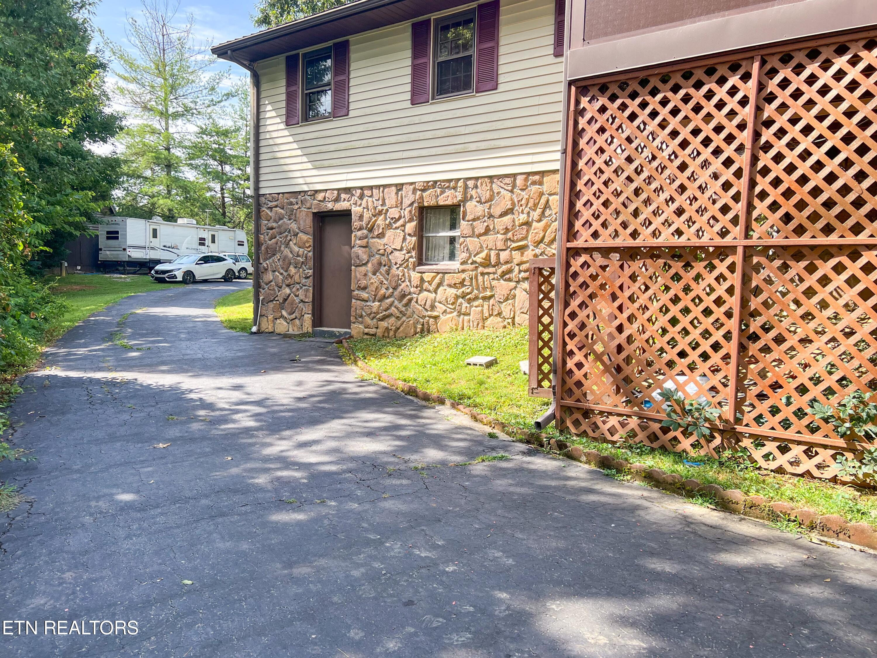 1809 Ridgecrest Drive