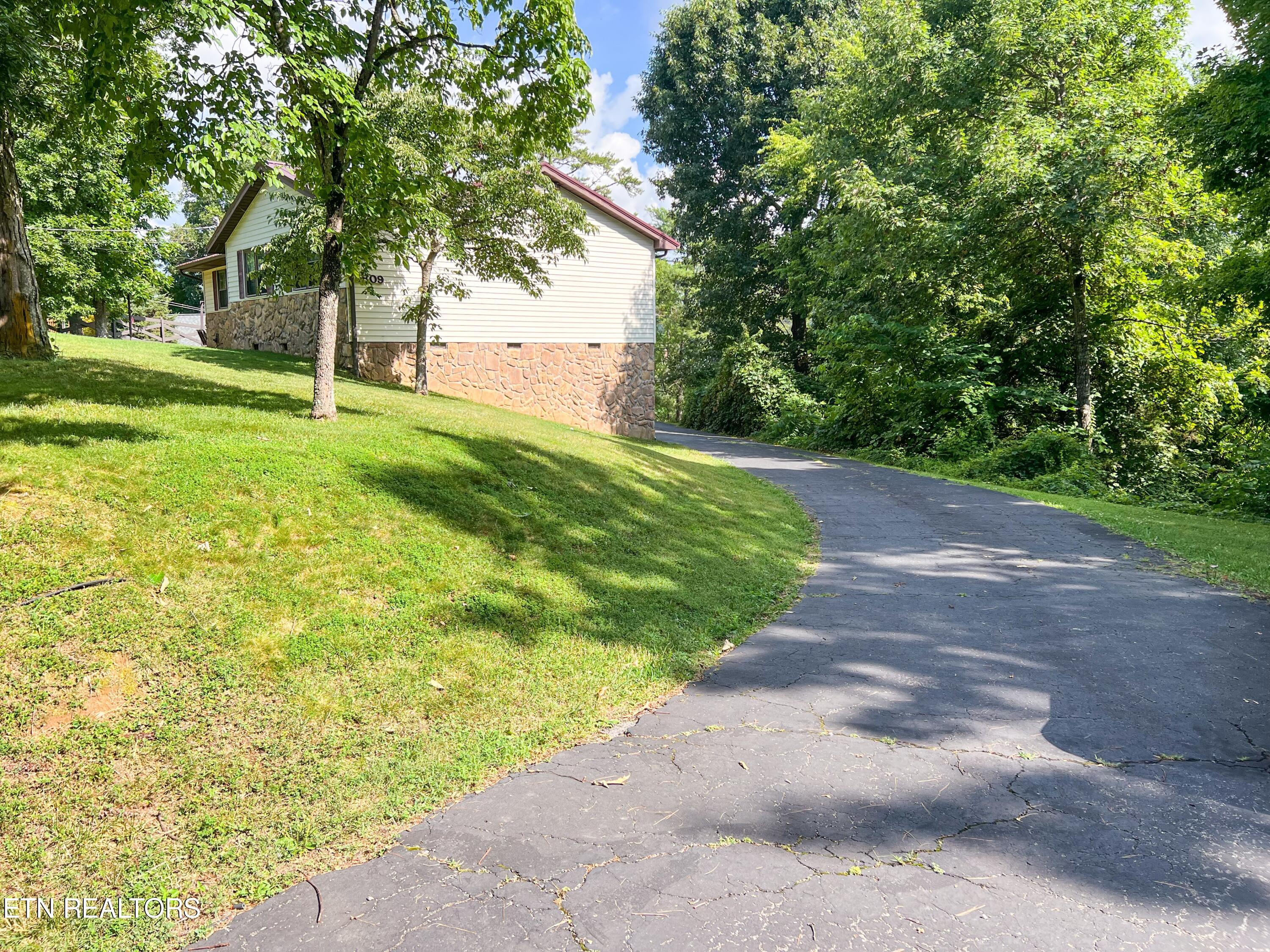 1809 Ridgecrest Drive
