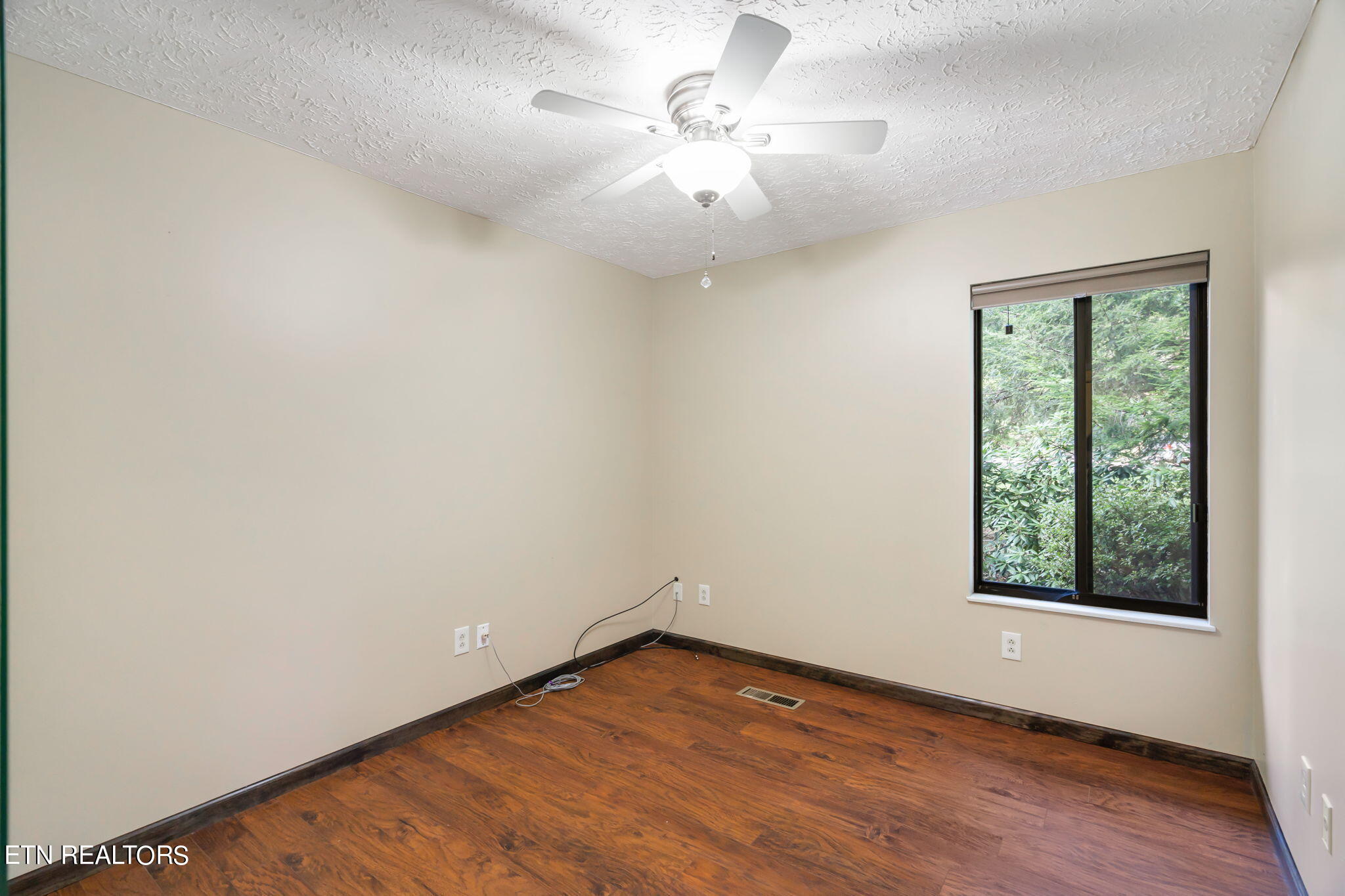 1101 Hickory Tr