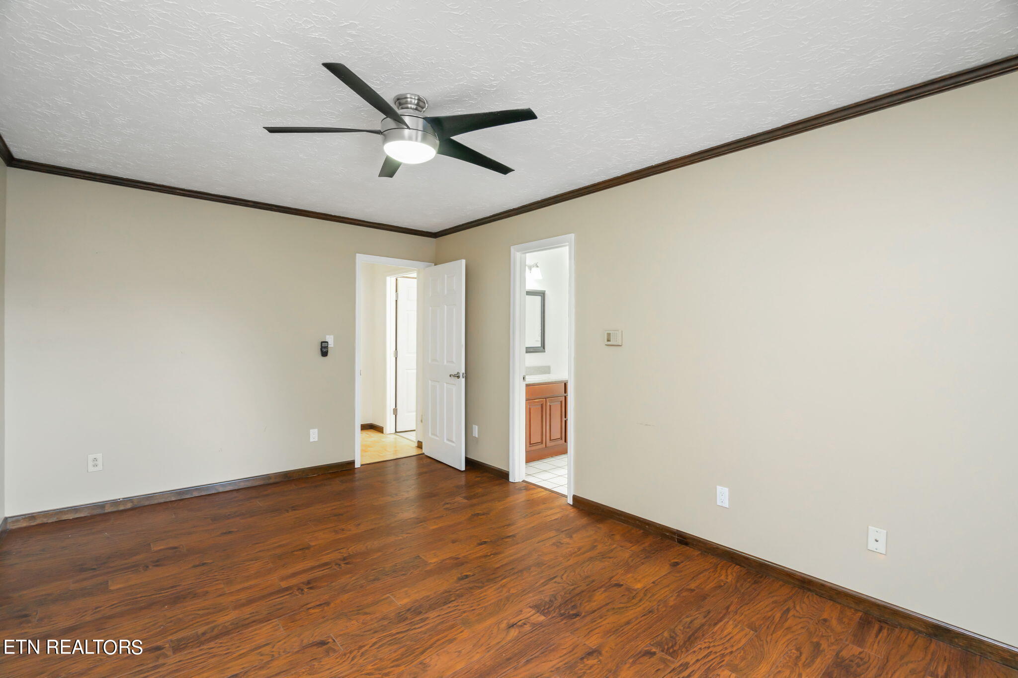 1101 Hickory Tr