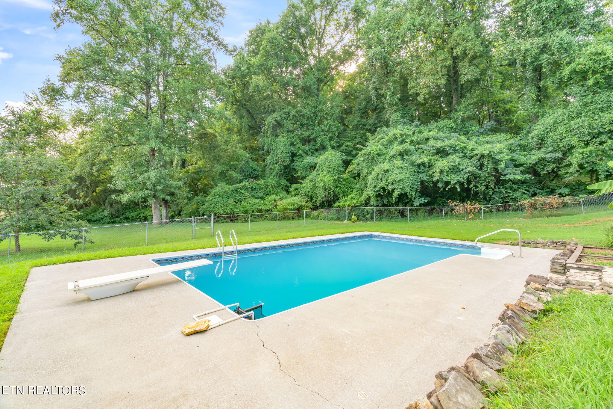 1101 Hickory Tr