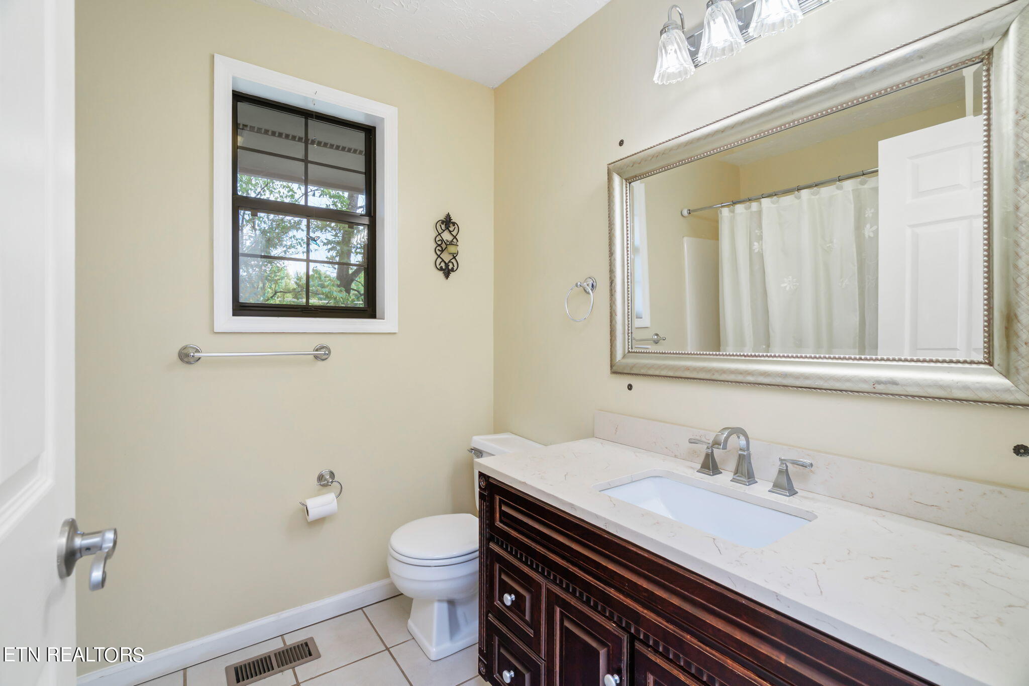1101 Hickory Tr