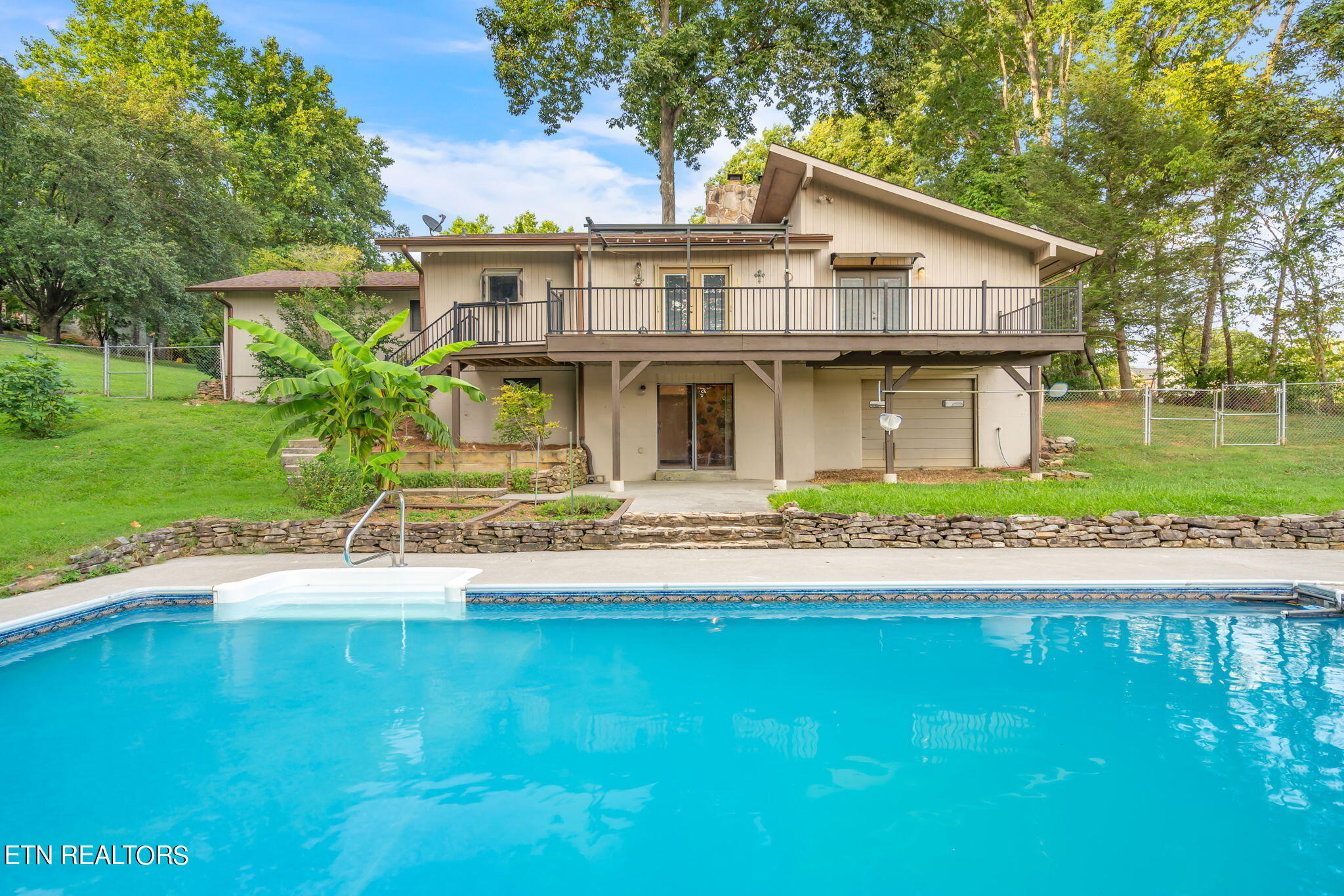 1101 Hickory Tr