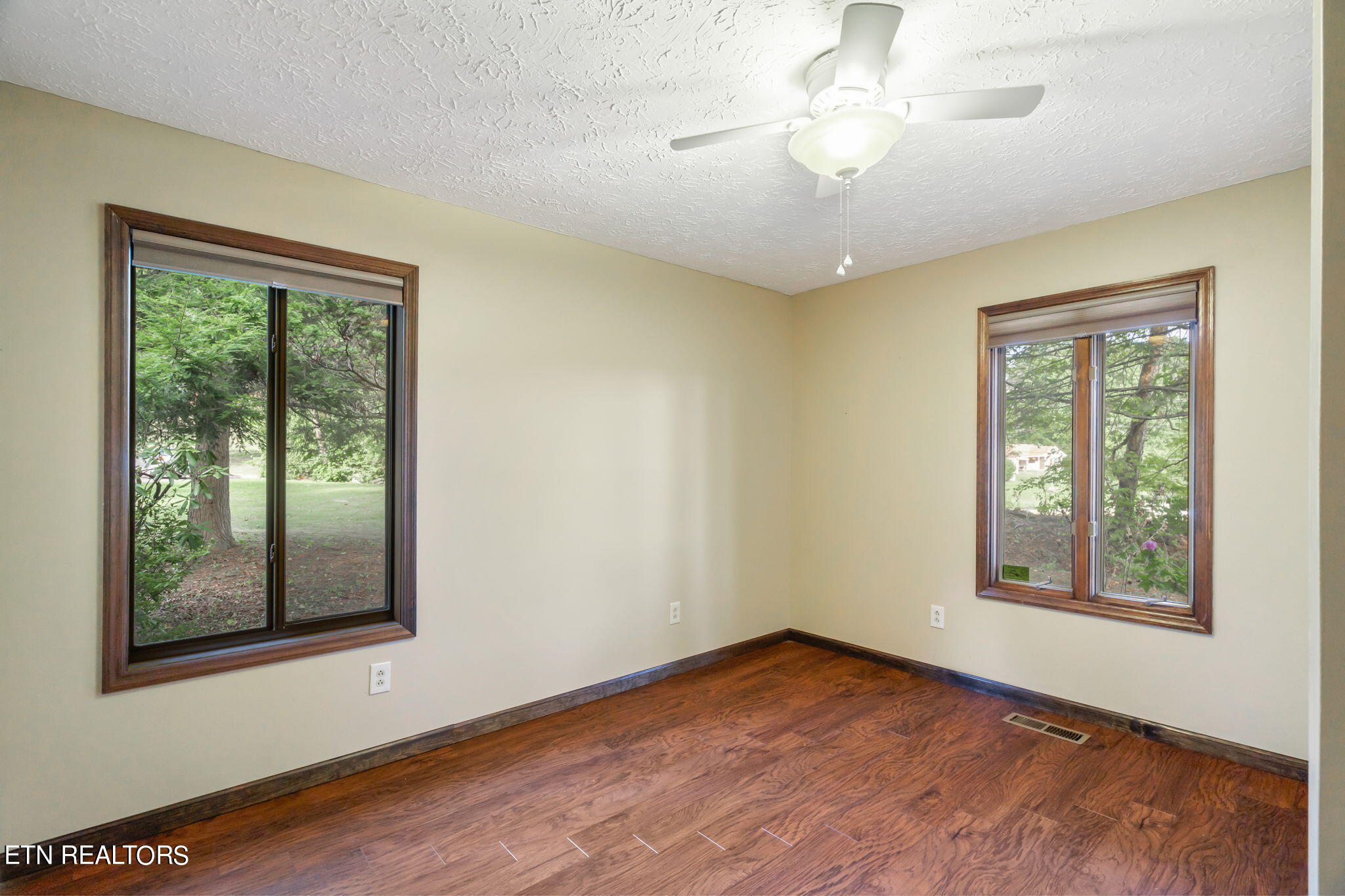 1101 Hickory Tr