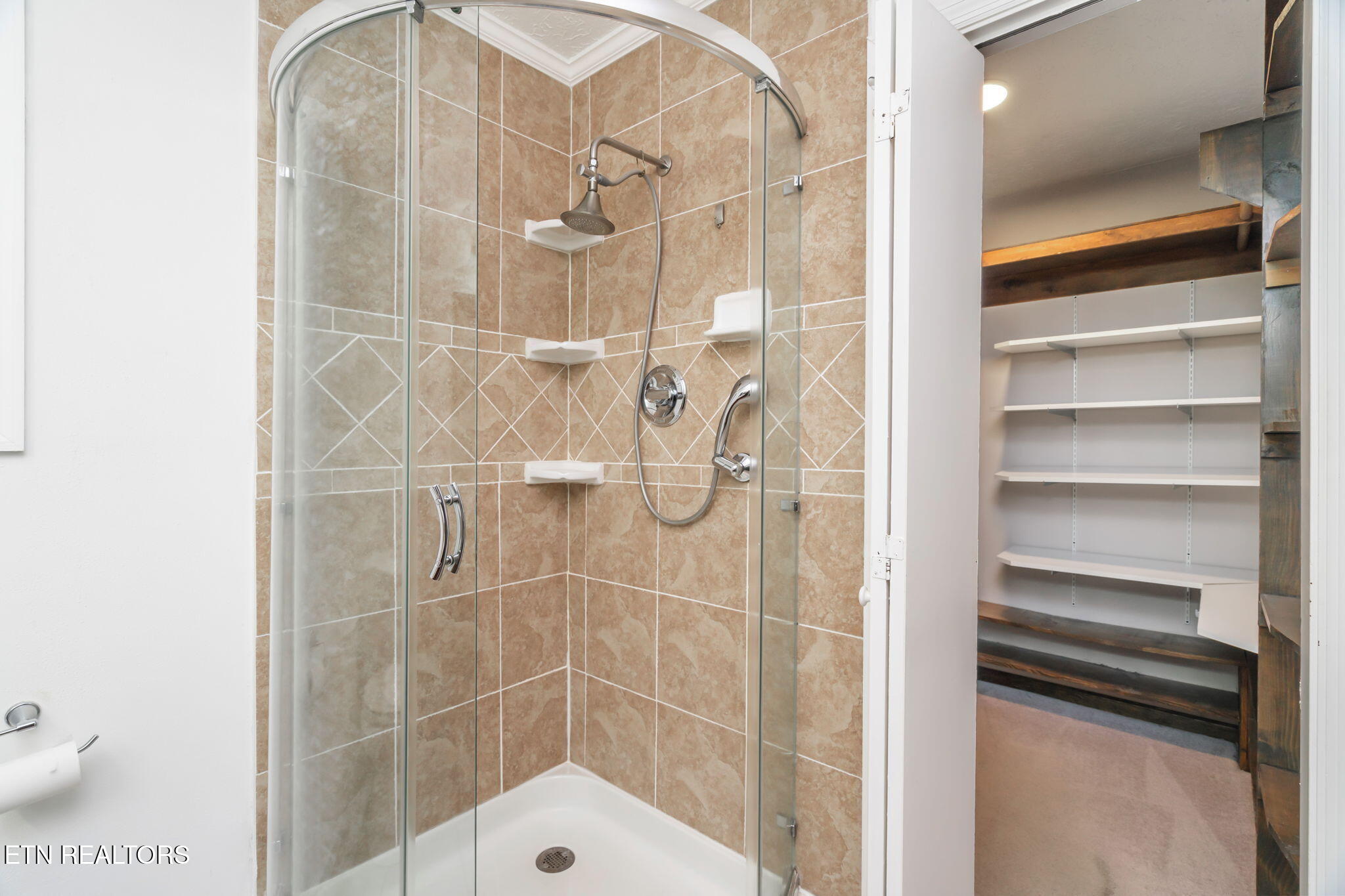 1101 Hickory Tr
