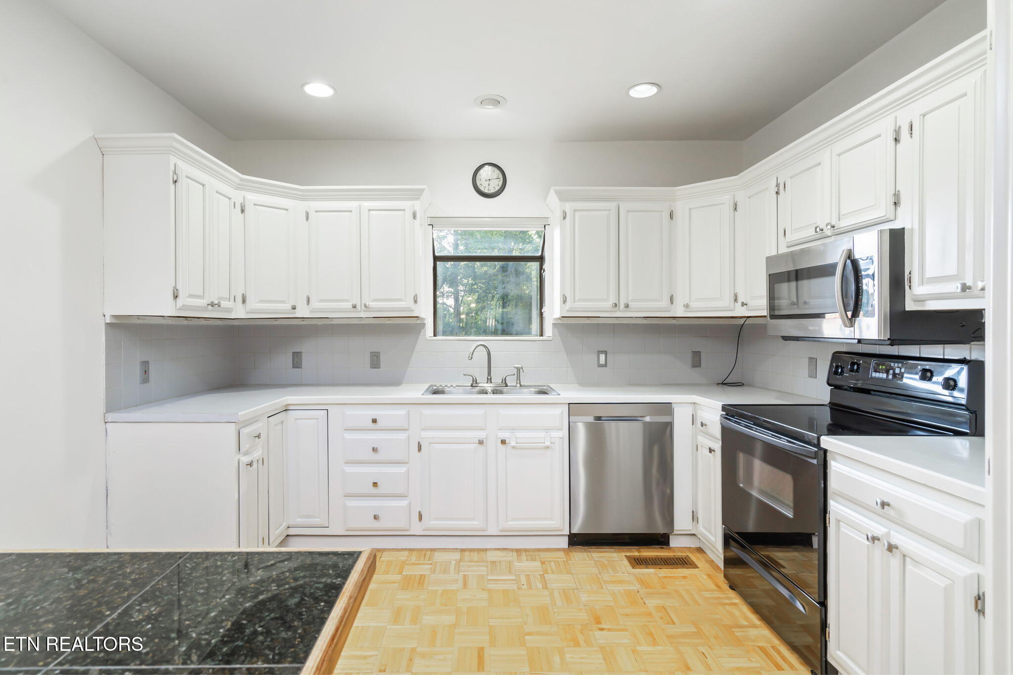 1101 Hickory Tr