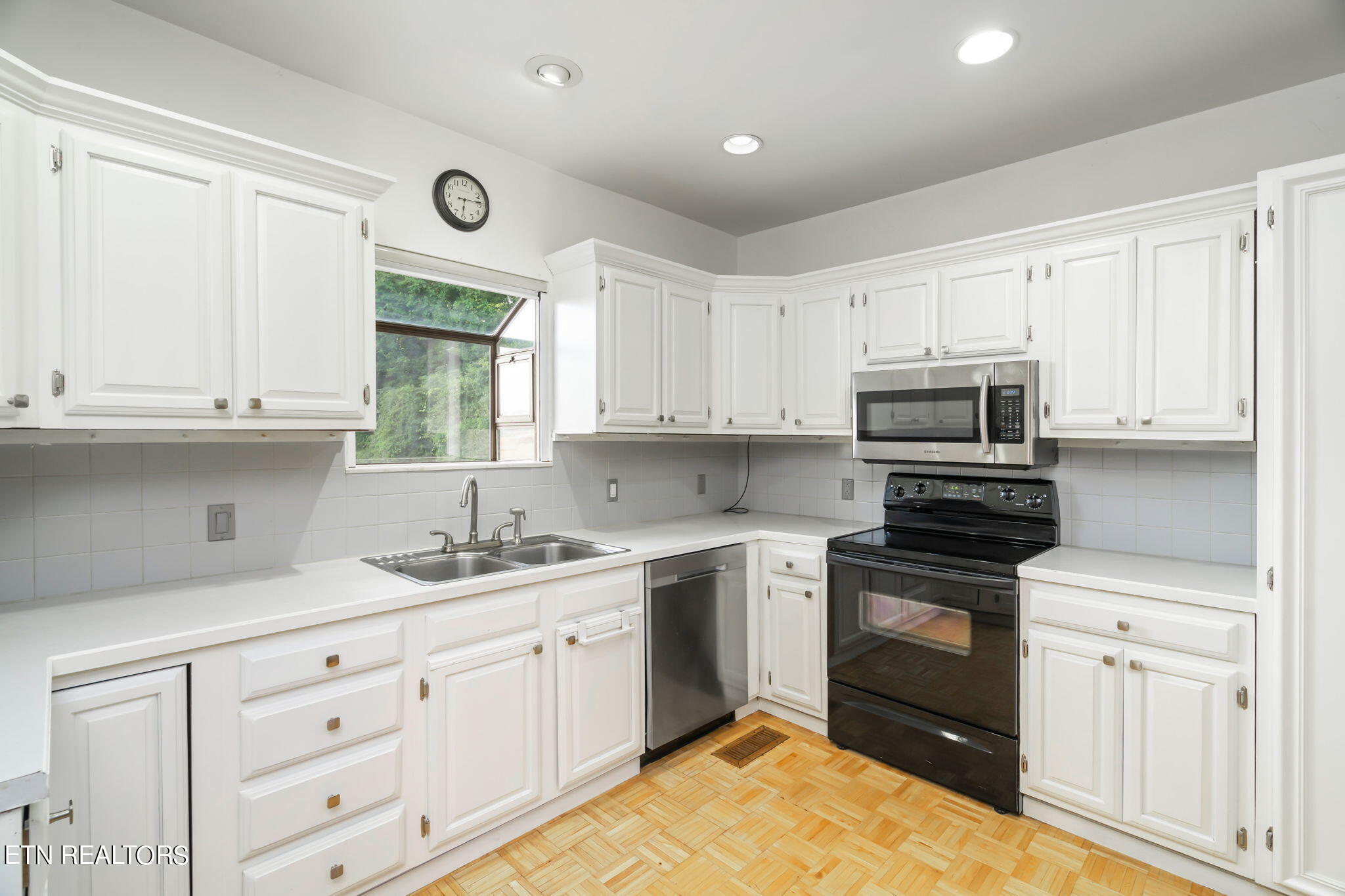 1101 Hickory Tr