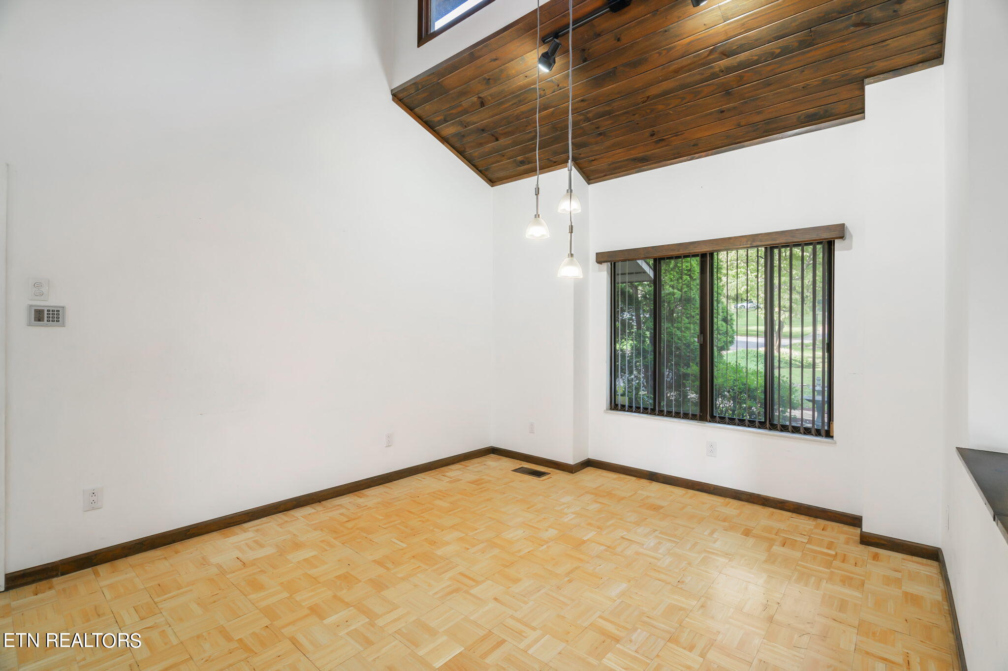 1101 Hickory Tr