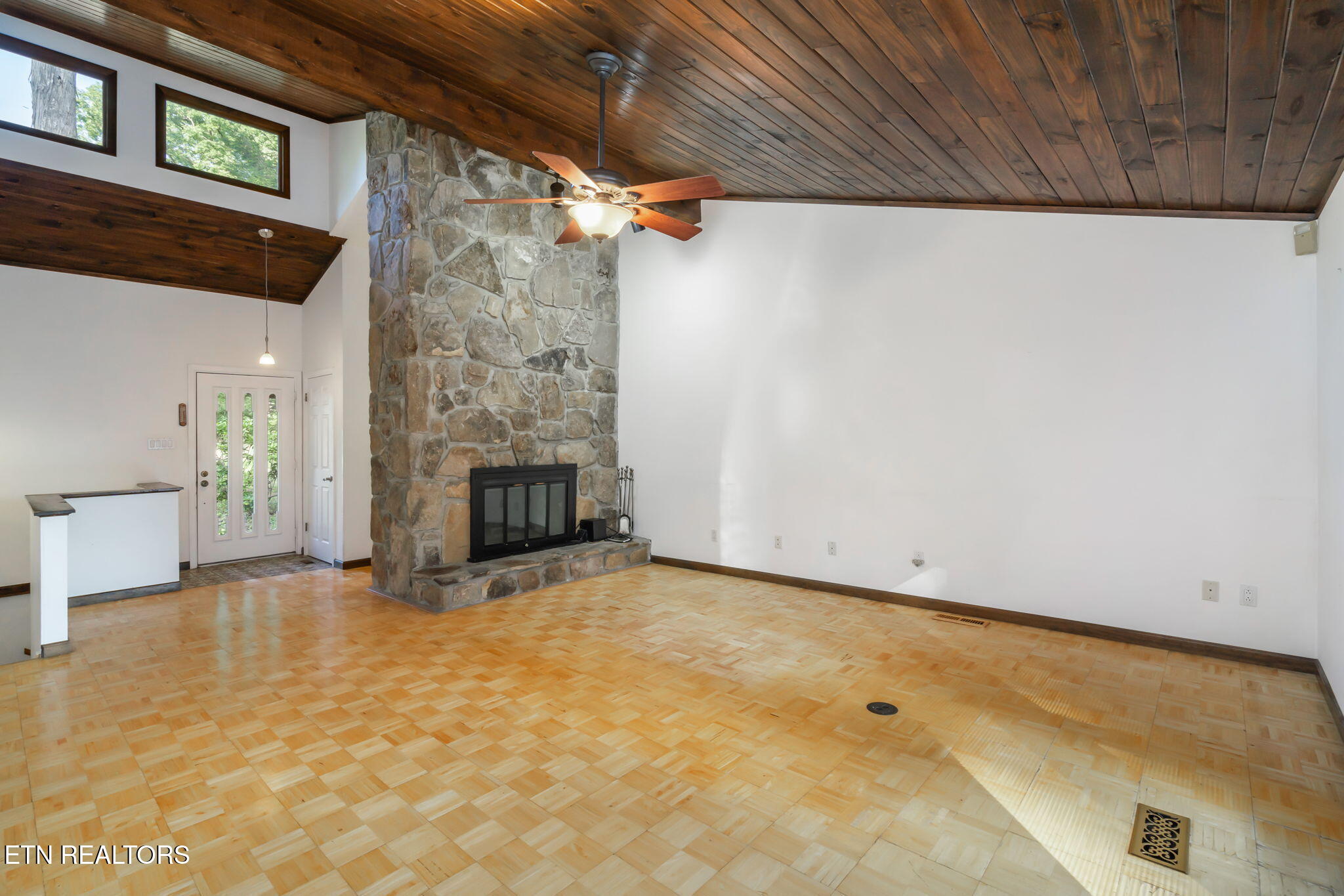 1101 Hickory Tr