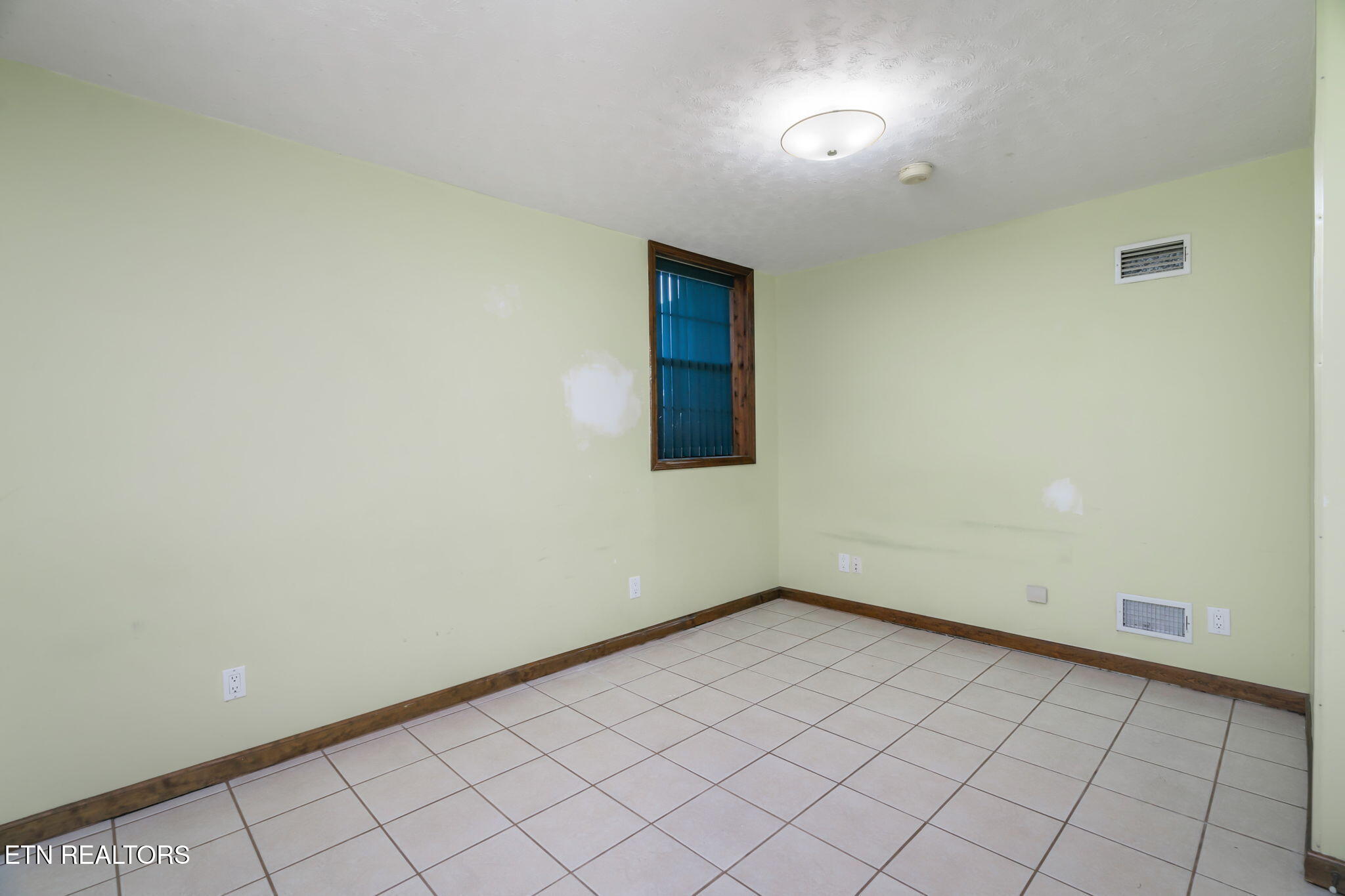 1101 Hickory Tr