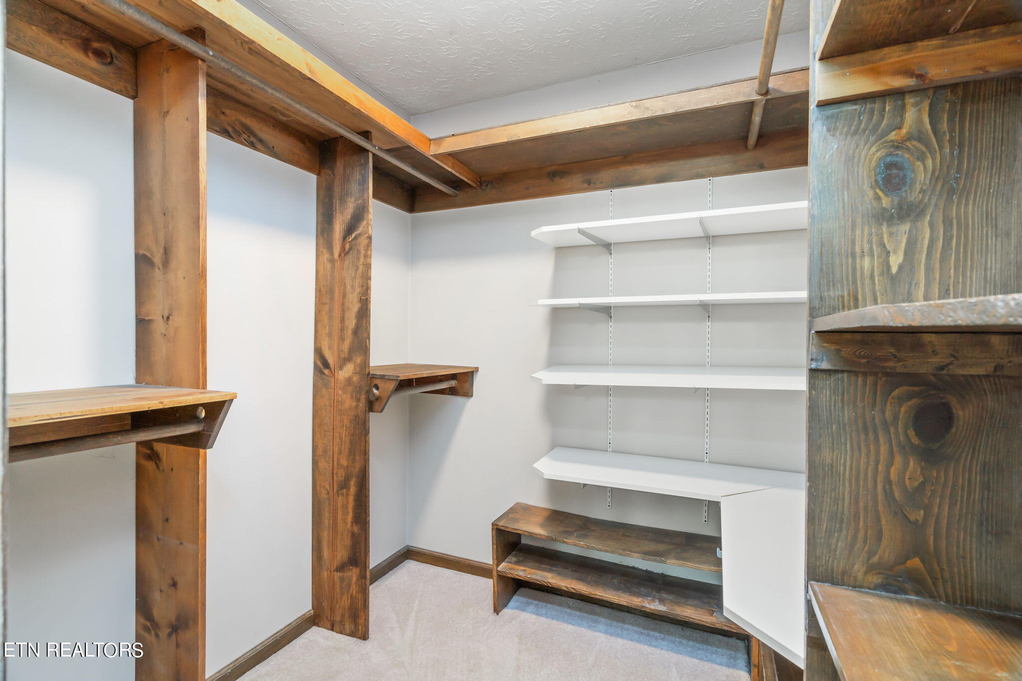 1101 Hickory Tr