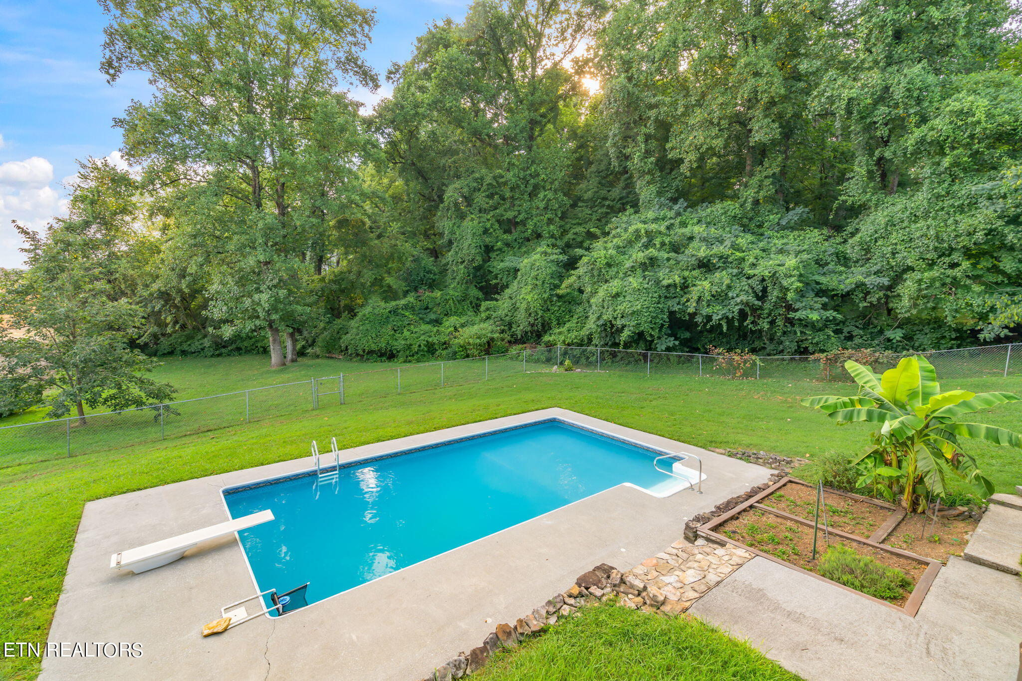 1101 Hickory Tr