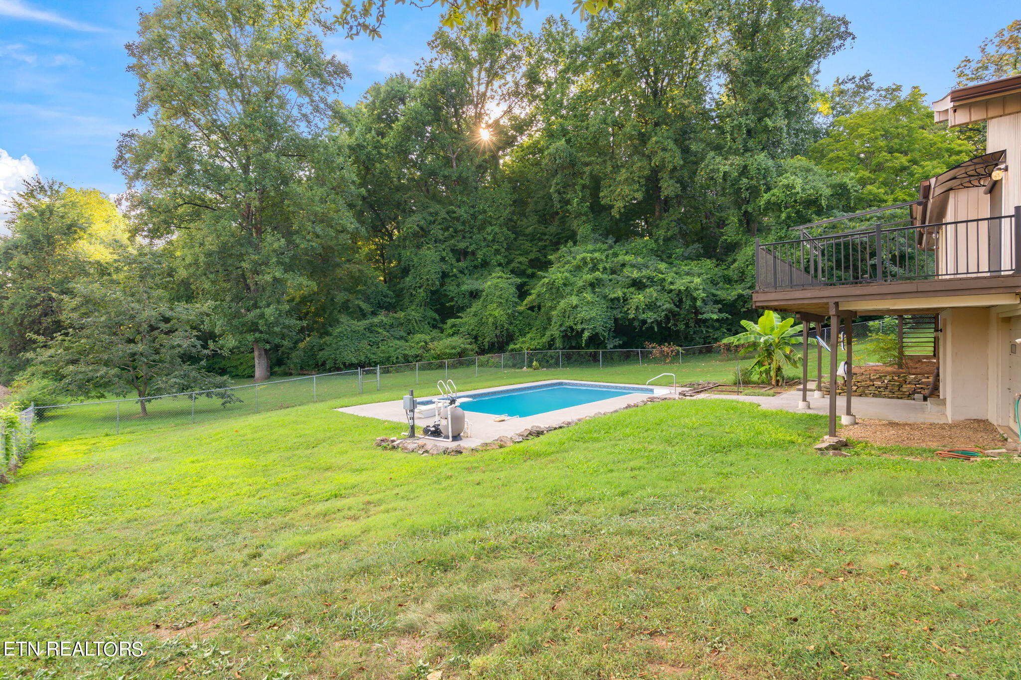 1101 Hickory Tr