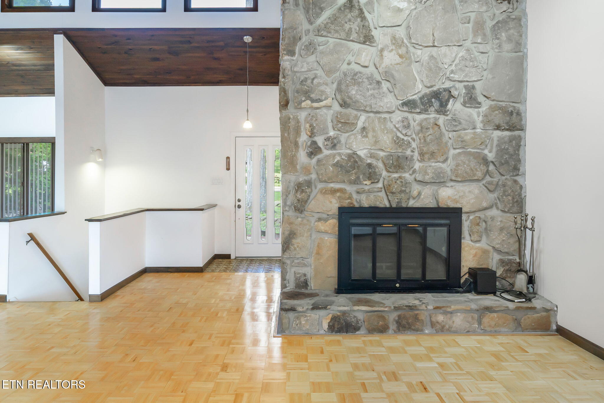 1101 Hickory Tr