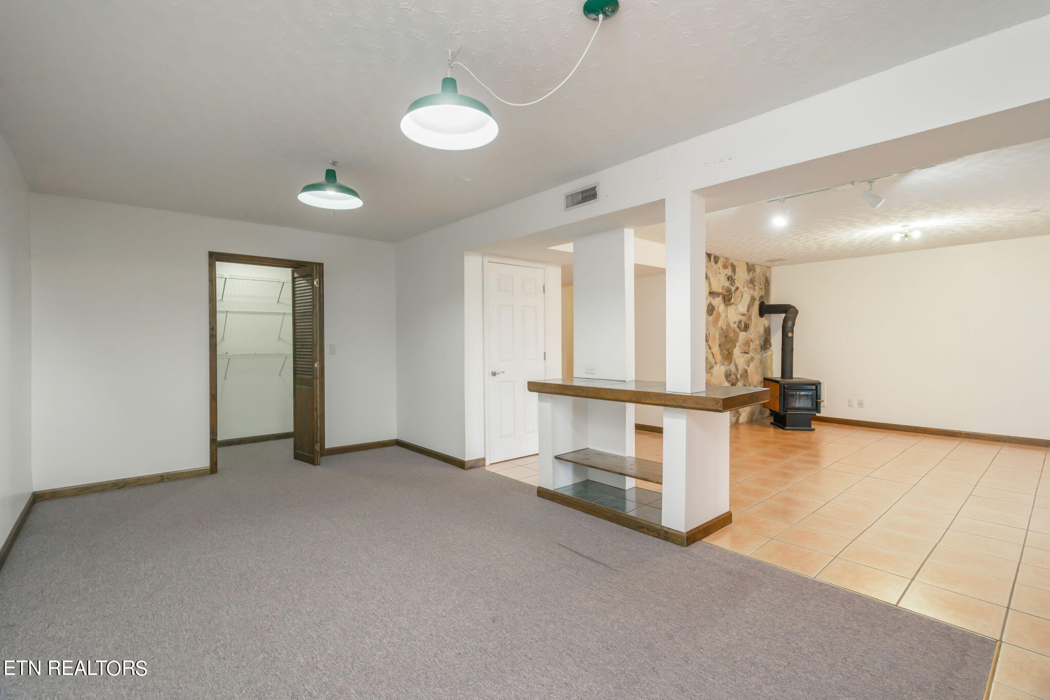 1101 Hickory Tr