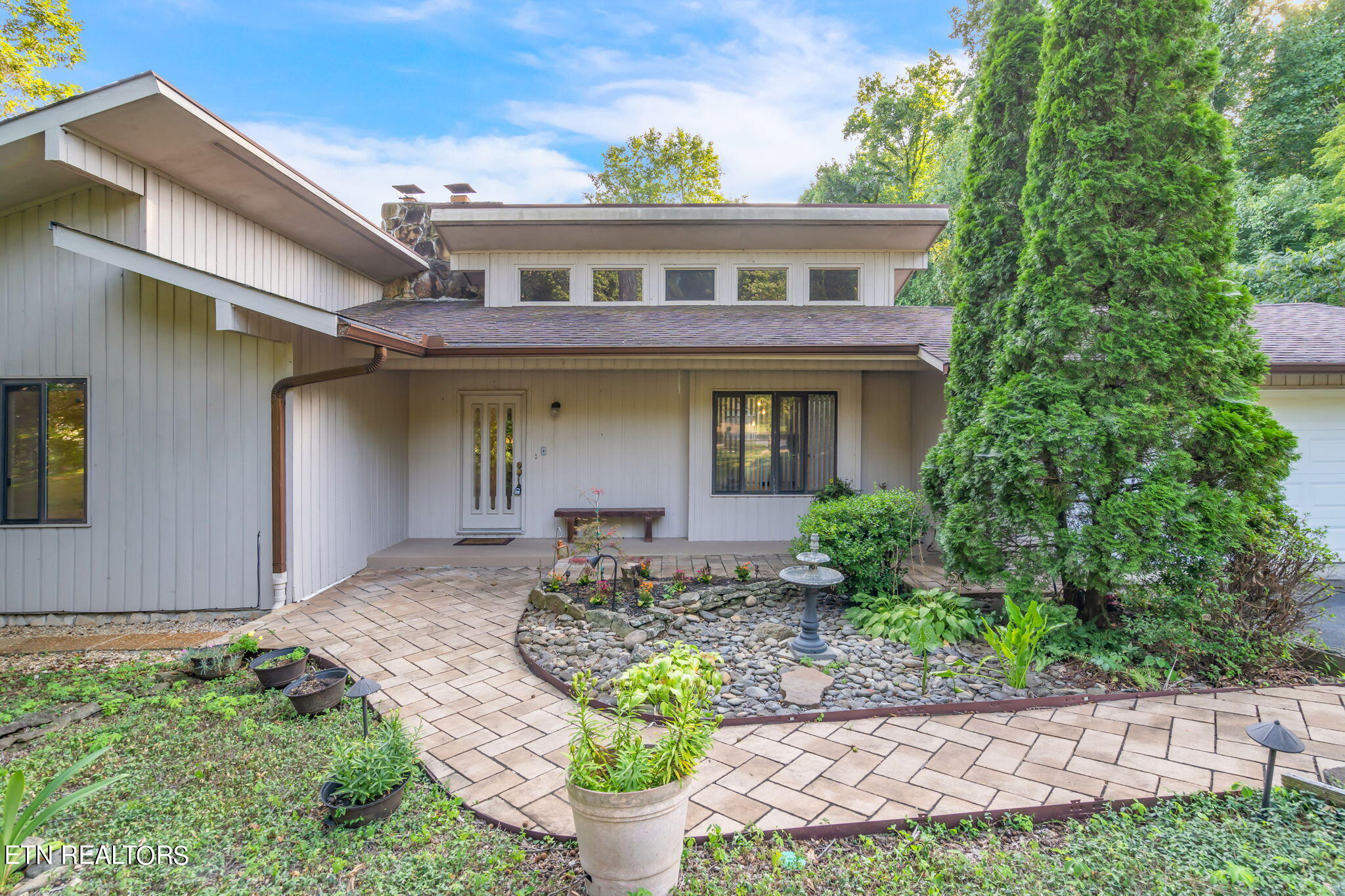 1101 Hickory Tr