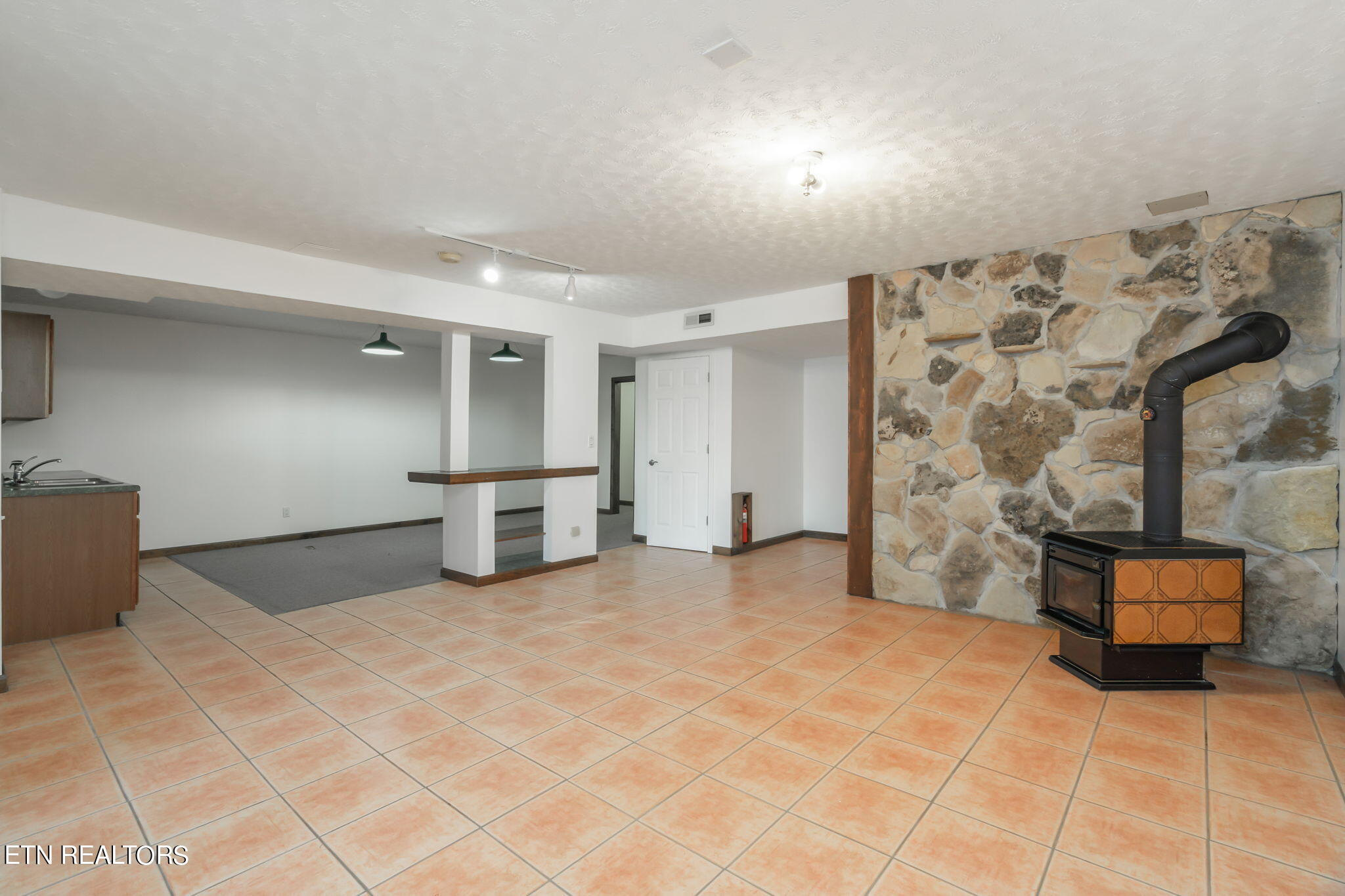 1101 Hickory Tr