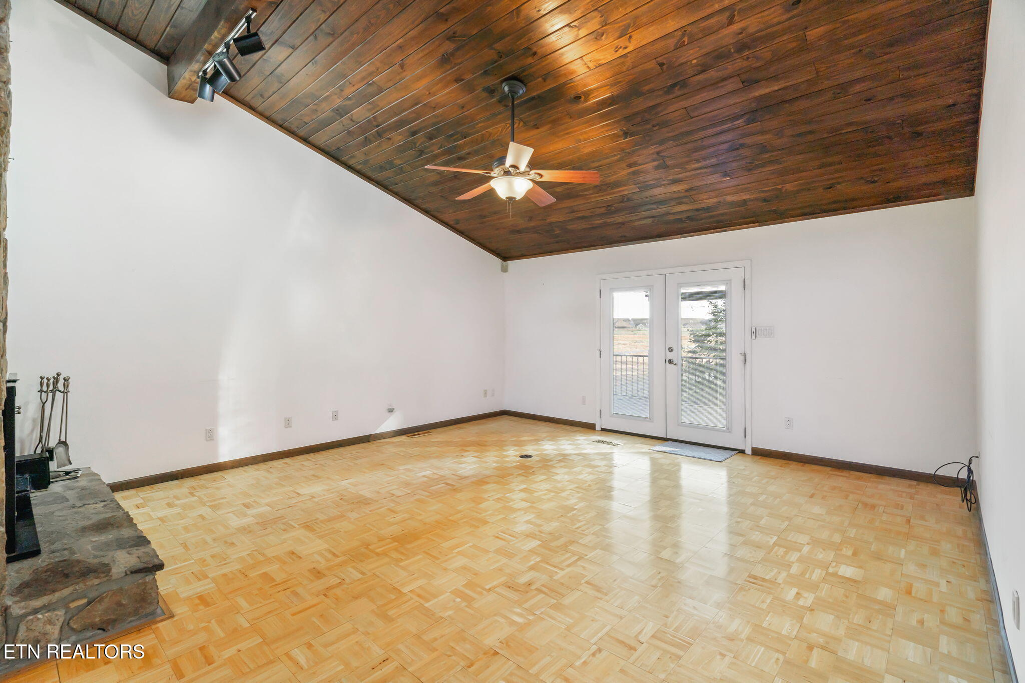 1101 Hickory Tr