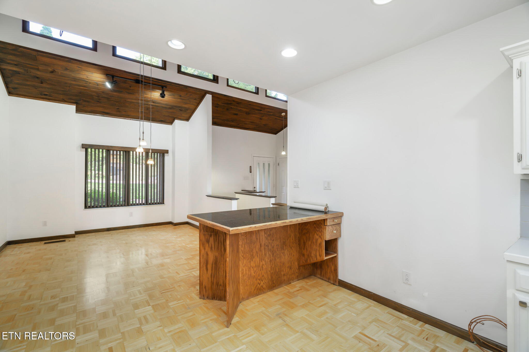 1101 Hickory Tr