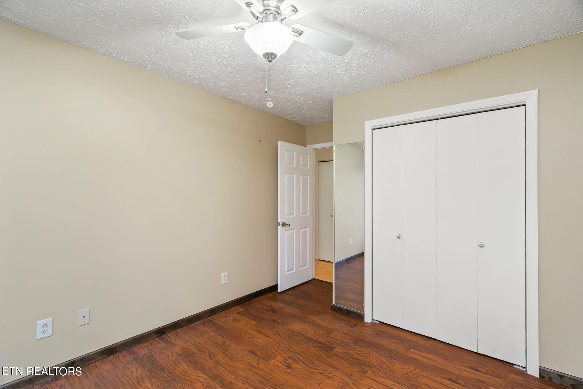 1101 Hickory Tr