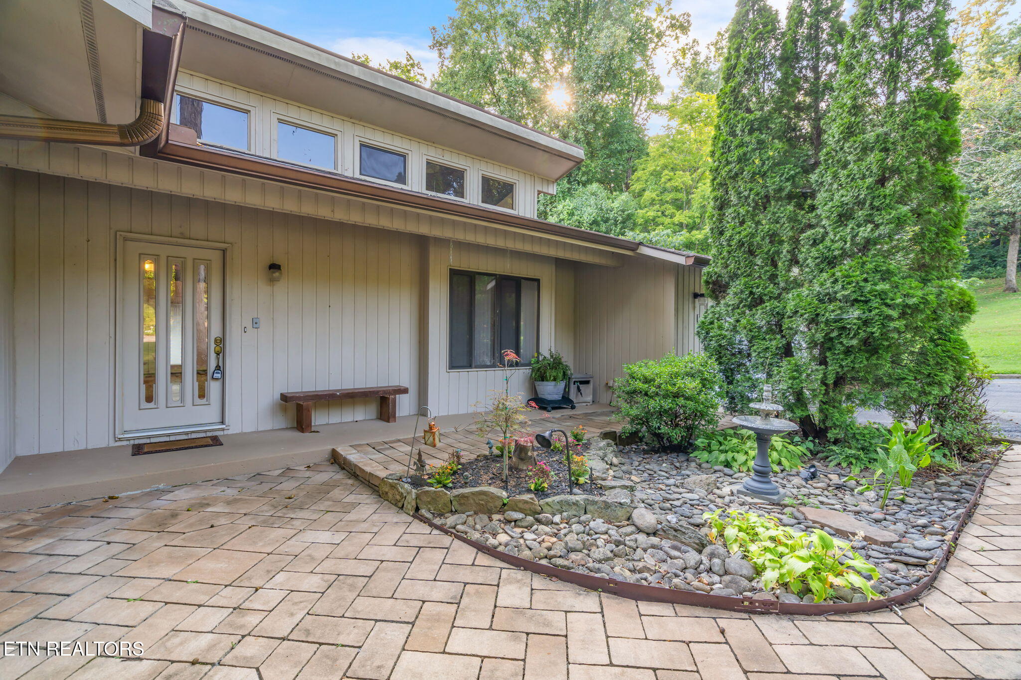 1101 Hickory Tr