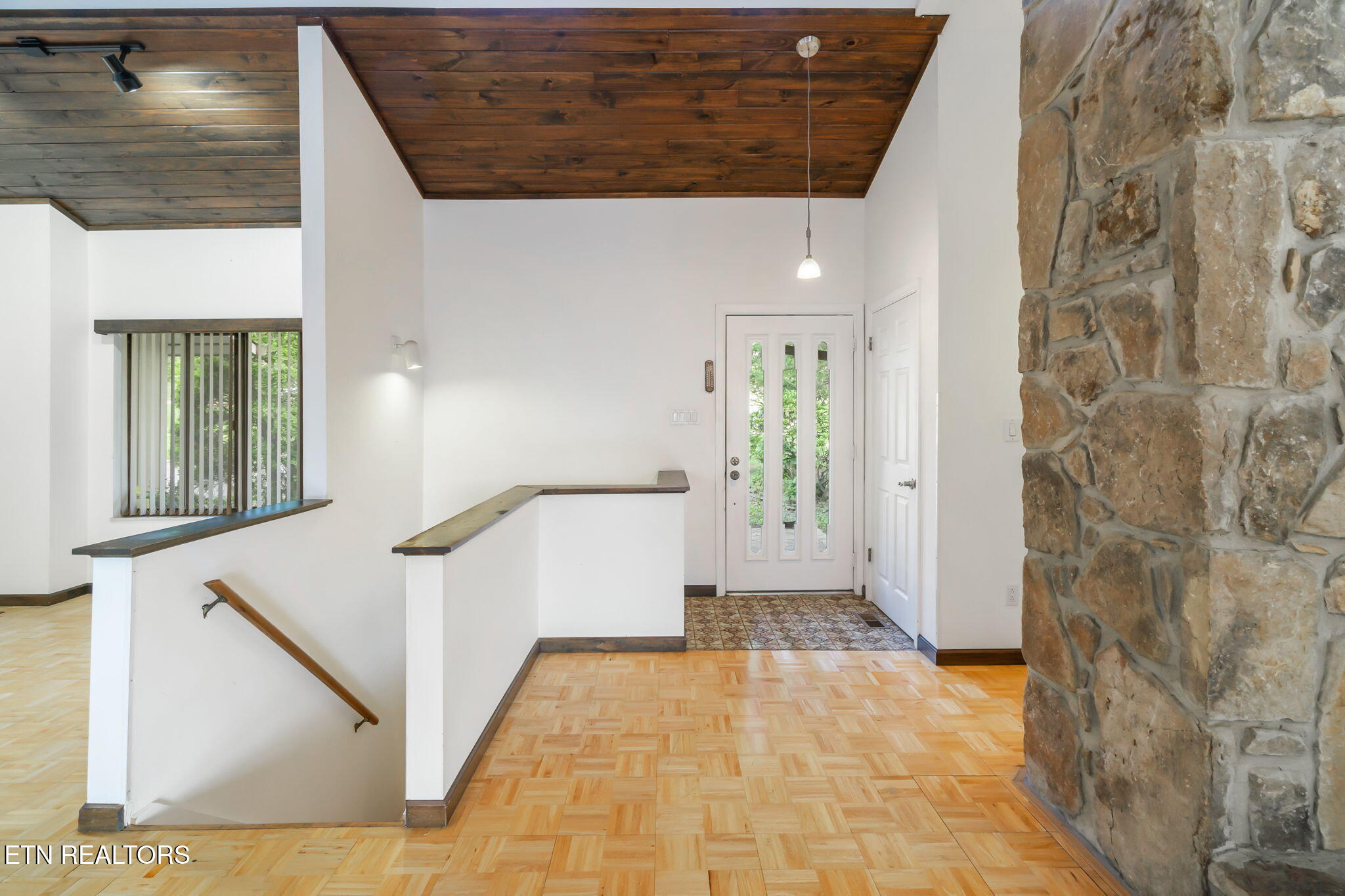 1101 Hickory Tr