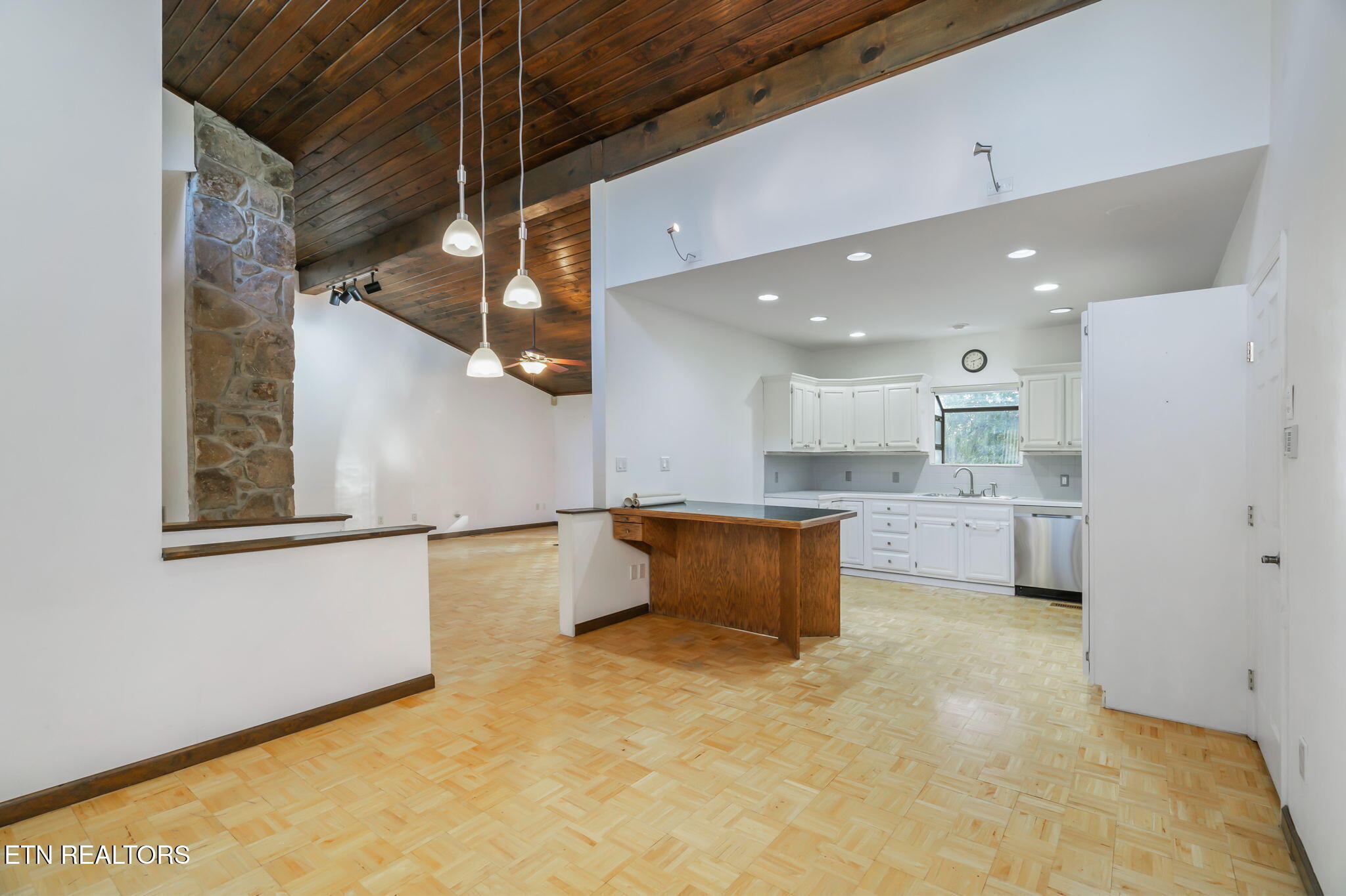 1101 Hickory Tr