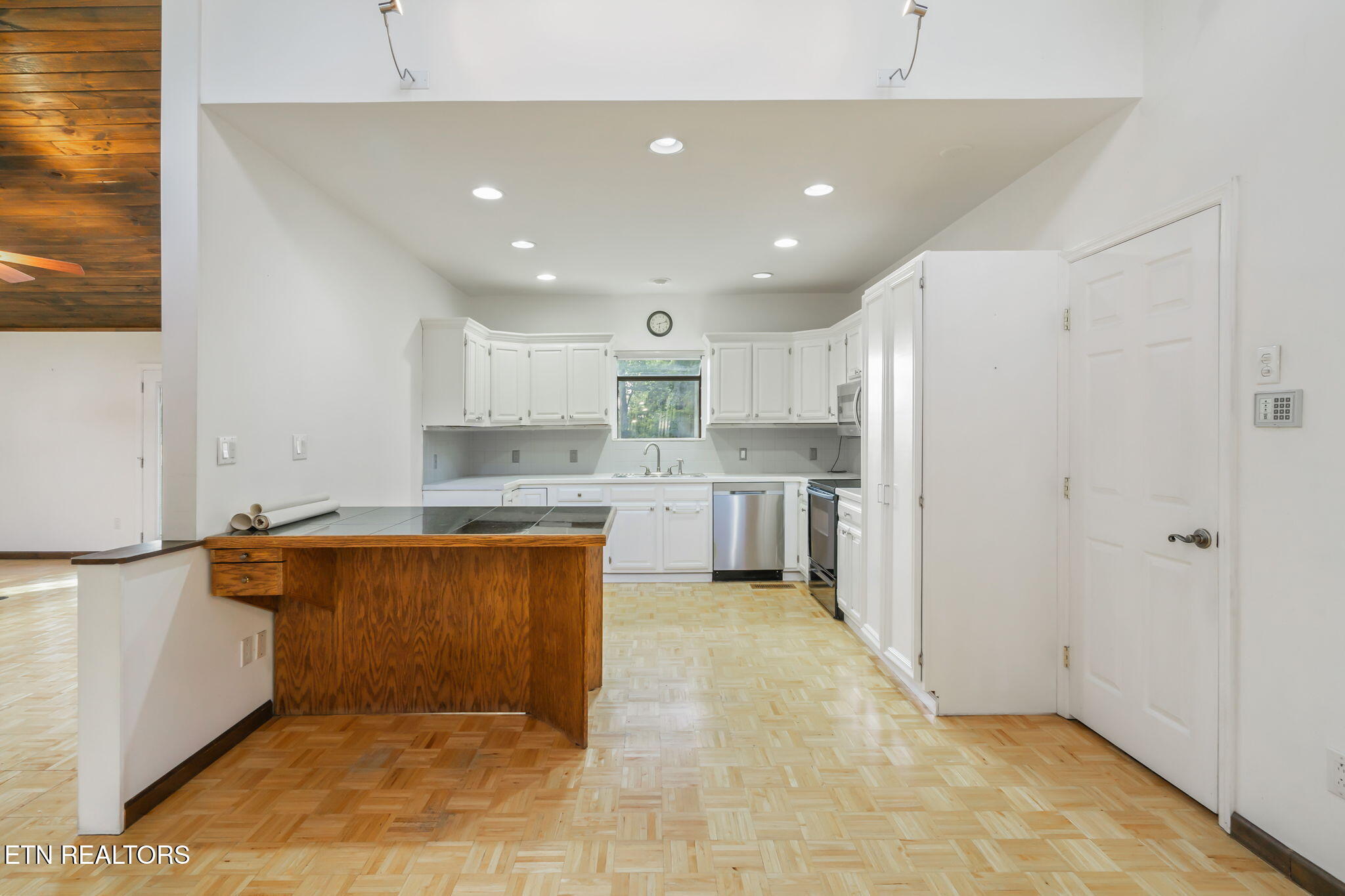 1101 Hickory Tr