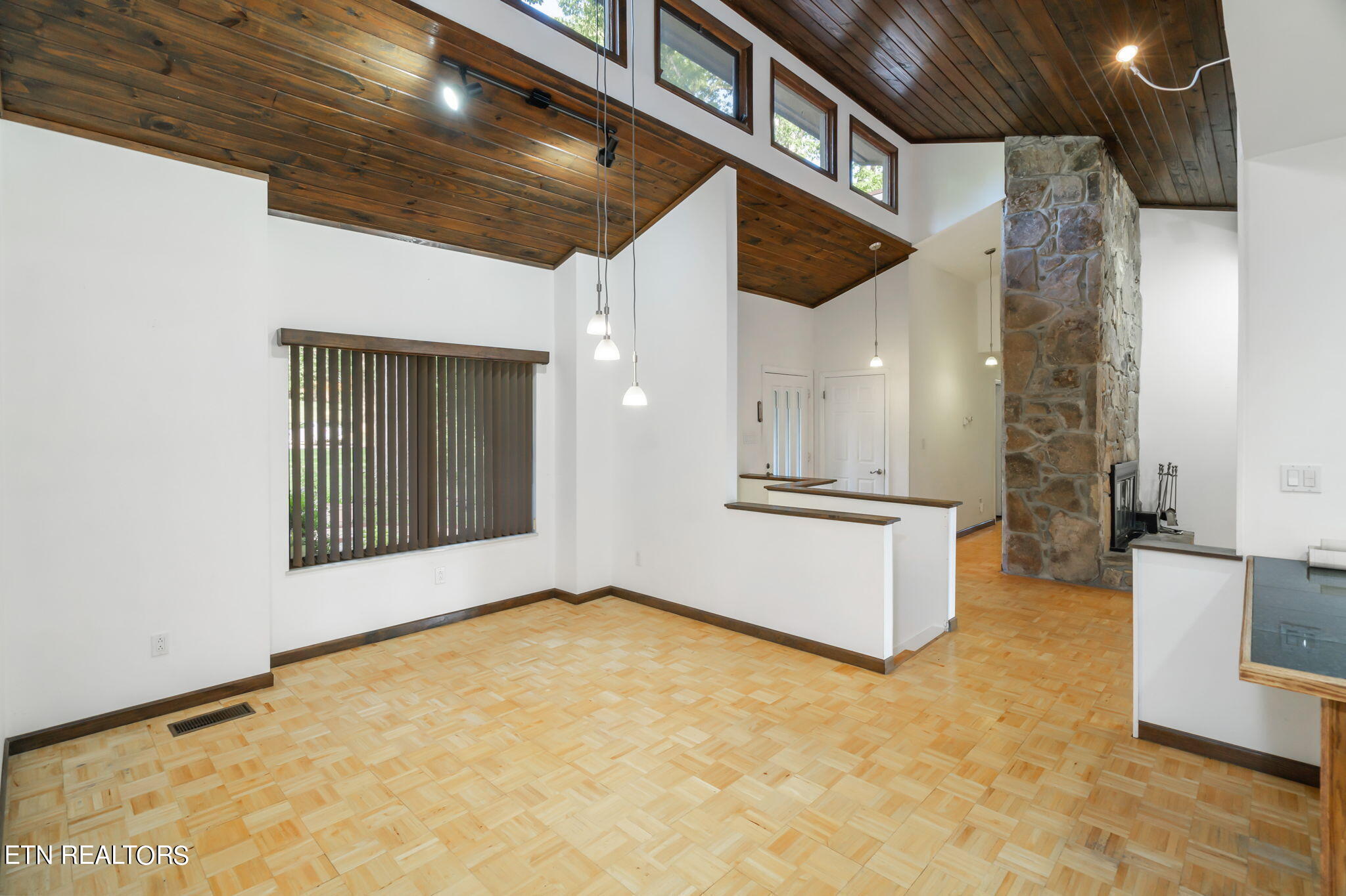 1101 Hickory Tr