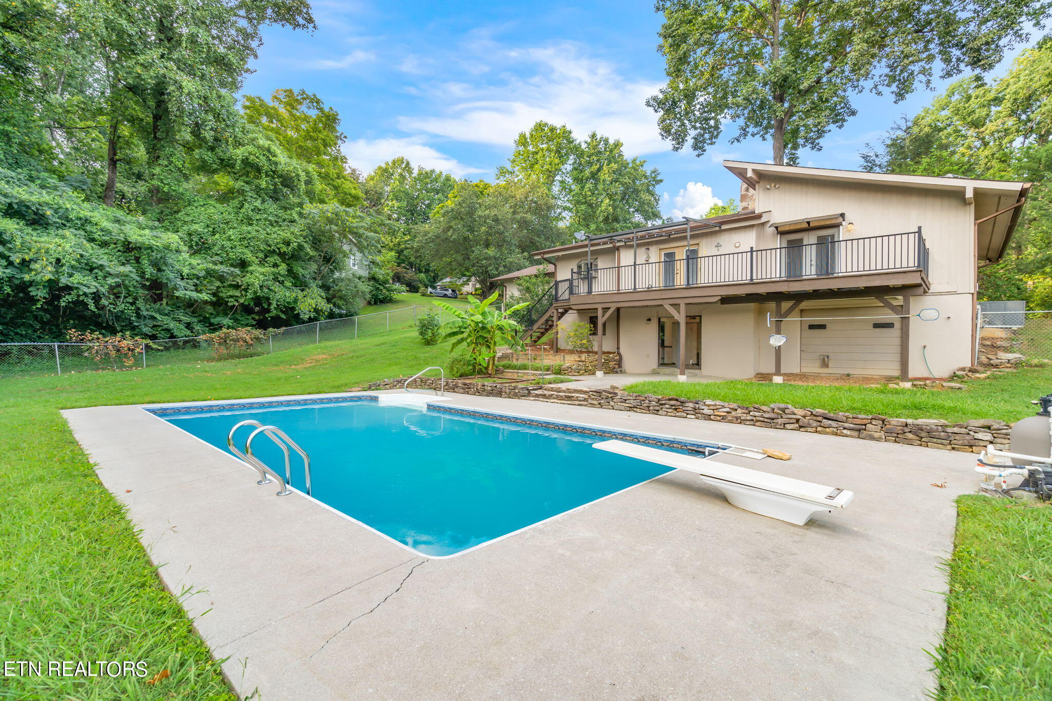 1101 Hickory Tr