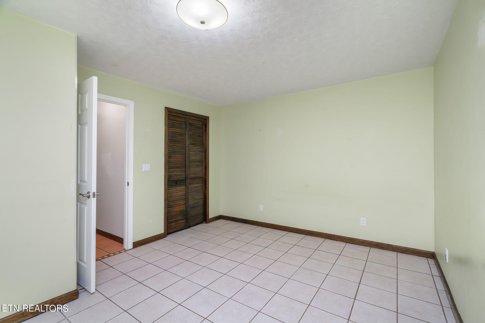 1101 Hickory Tr