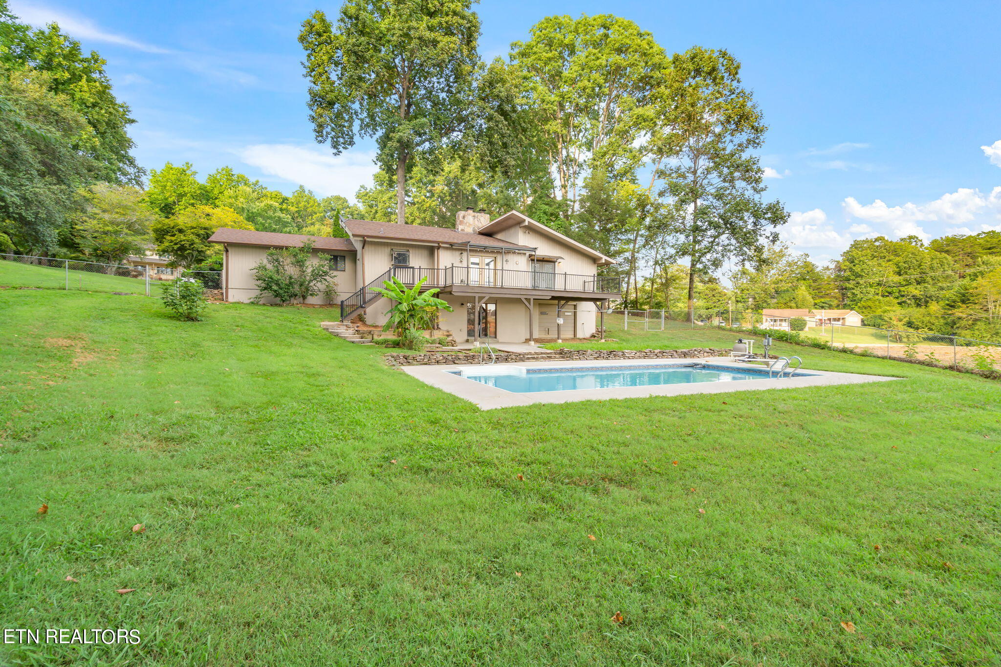 1101 Hickory Tr