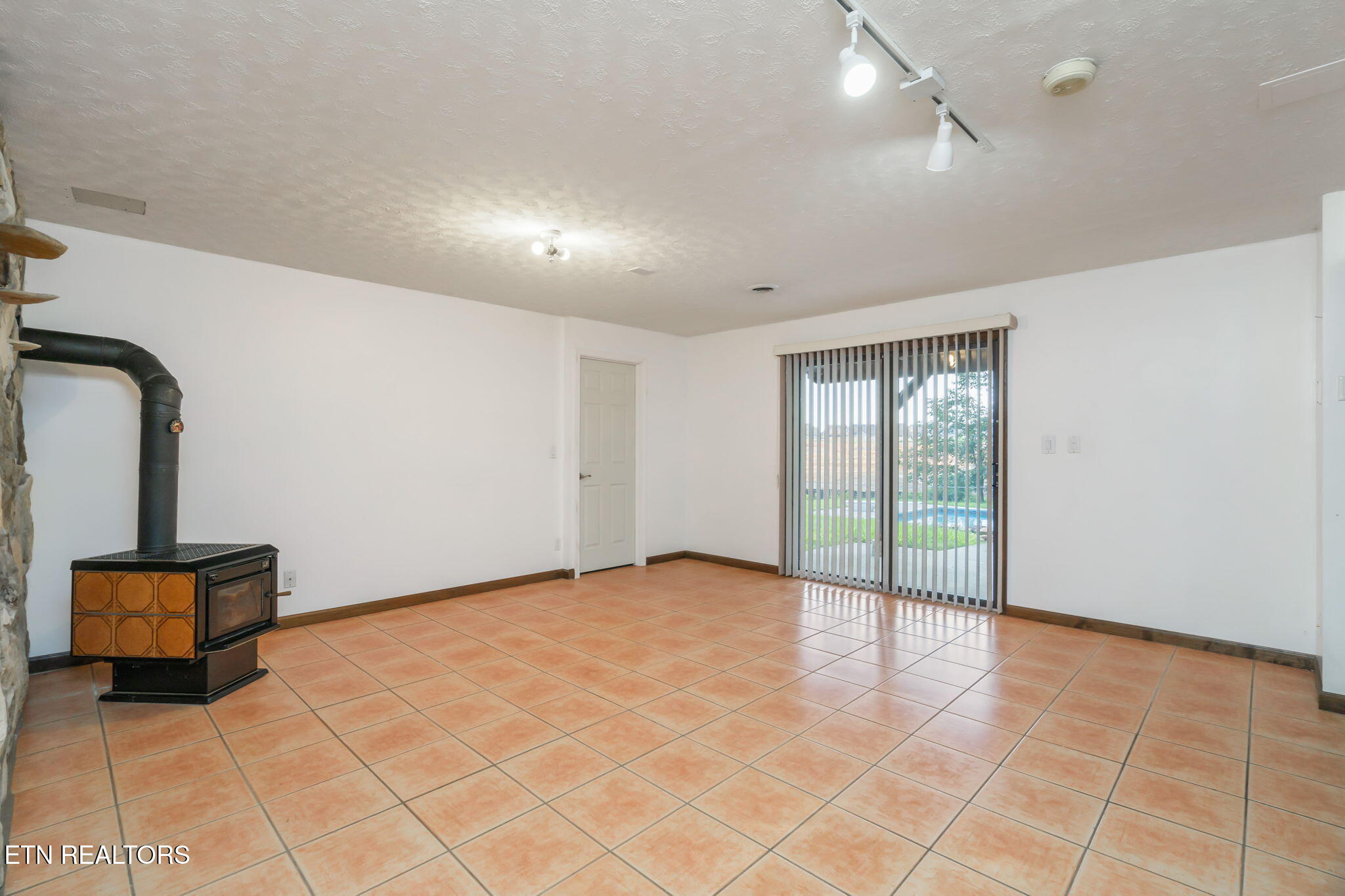 1101 Hickory Tr