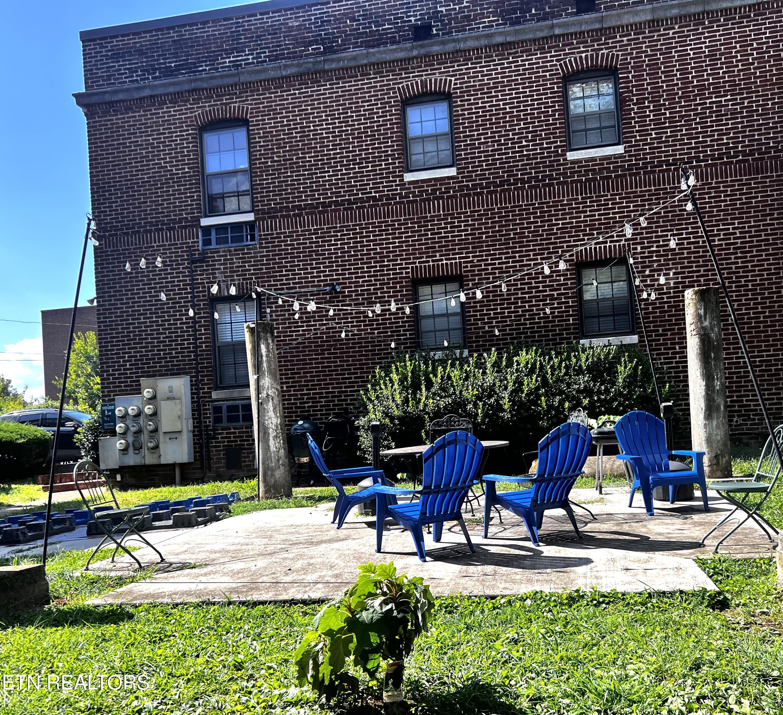 201 W Fifth Ave, 4