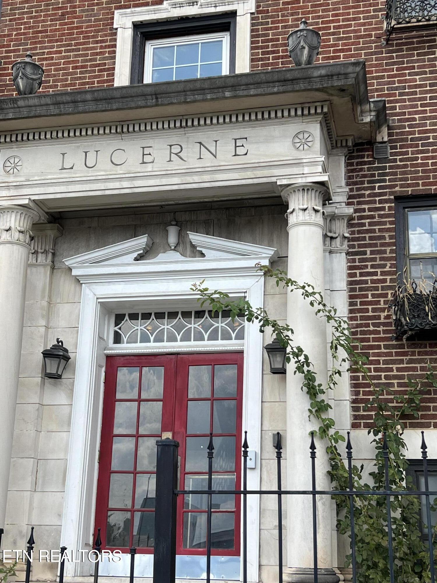 201 W Fifth Ave, 4