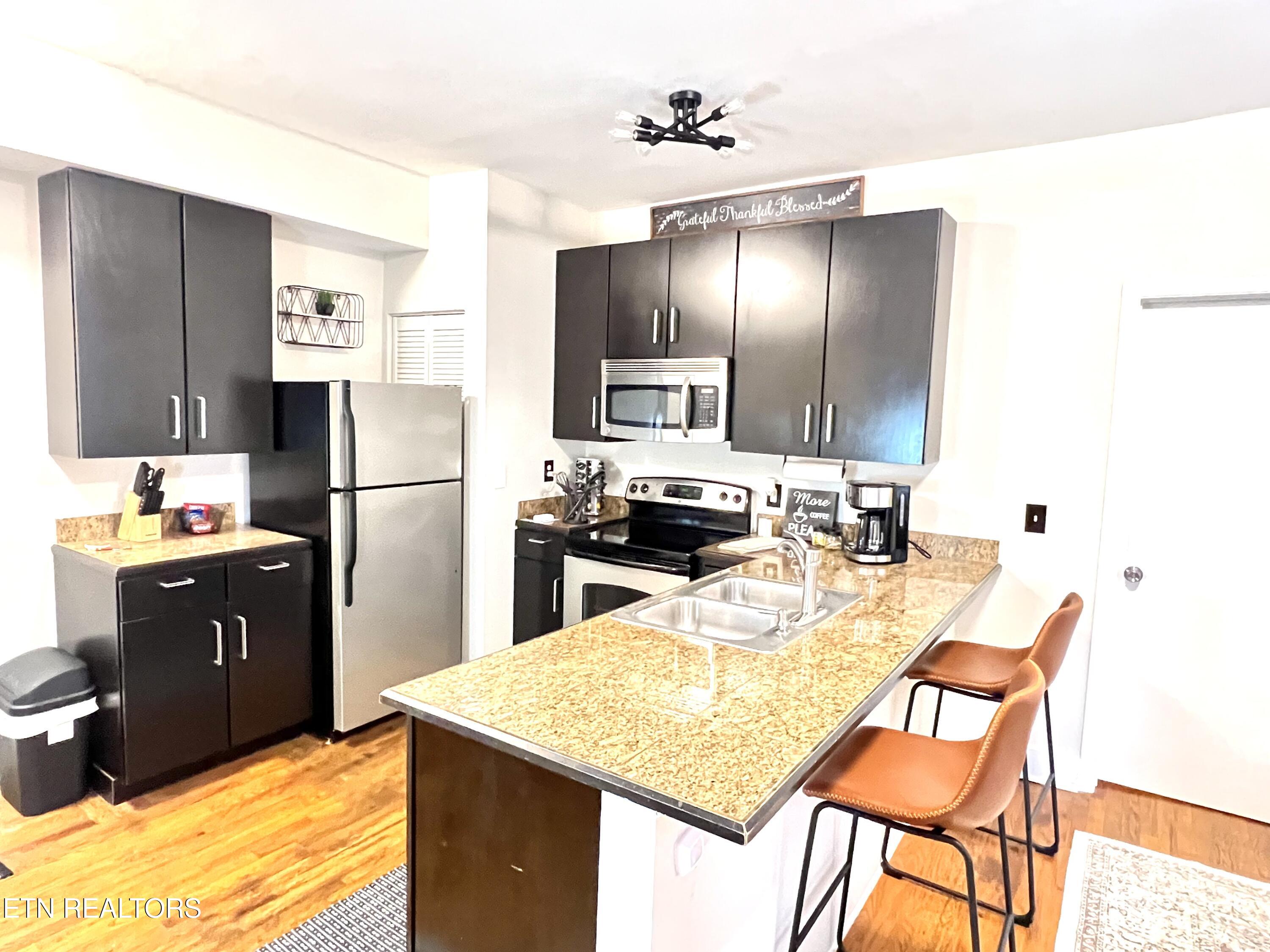 201 W Fifth Ave, 4