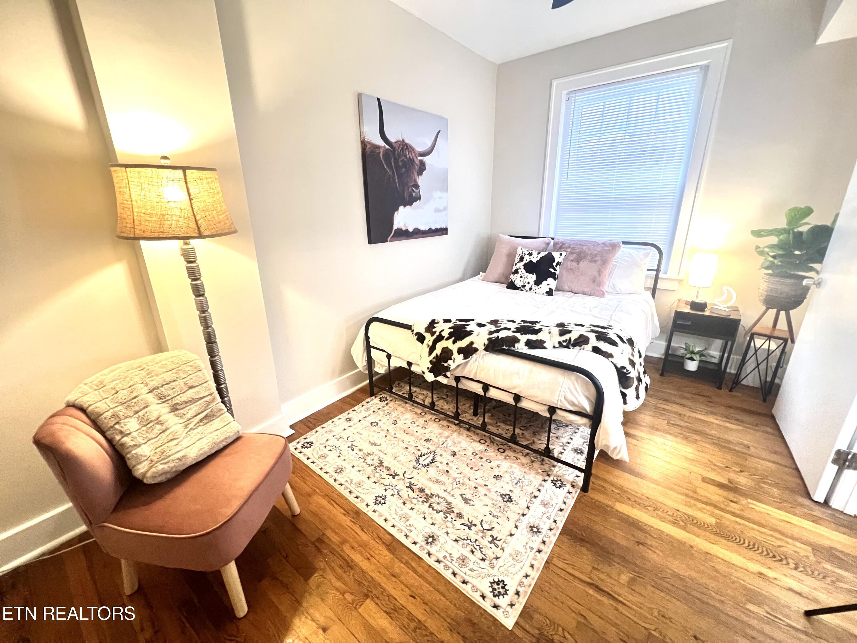 201 W Fifth Ave, 4