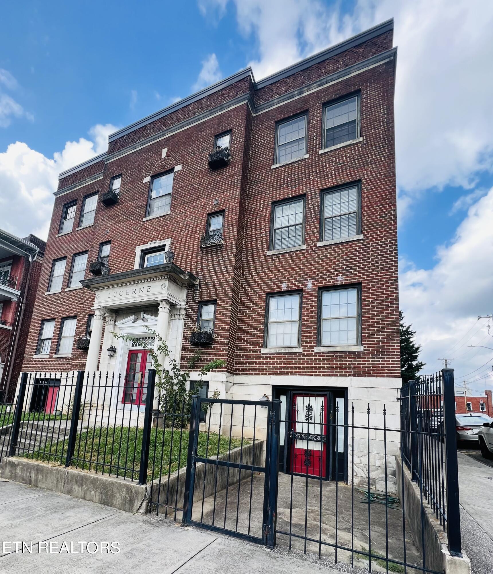 201 W Fifth Ave, 4