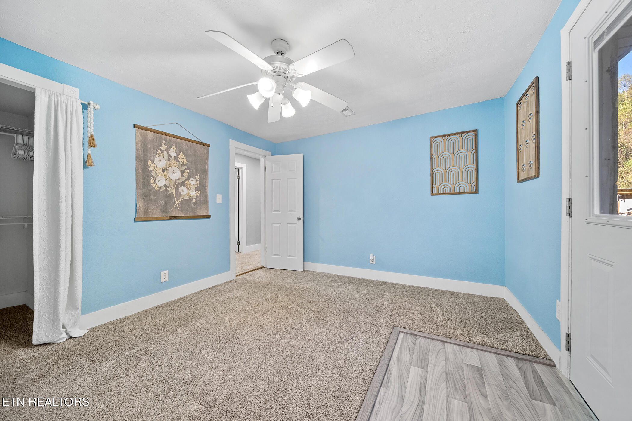 257 N Dark Hollow Rd