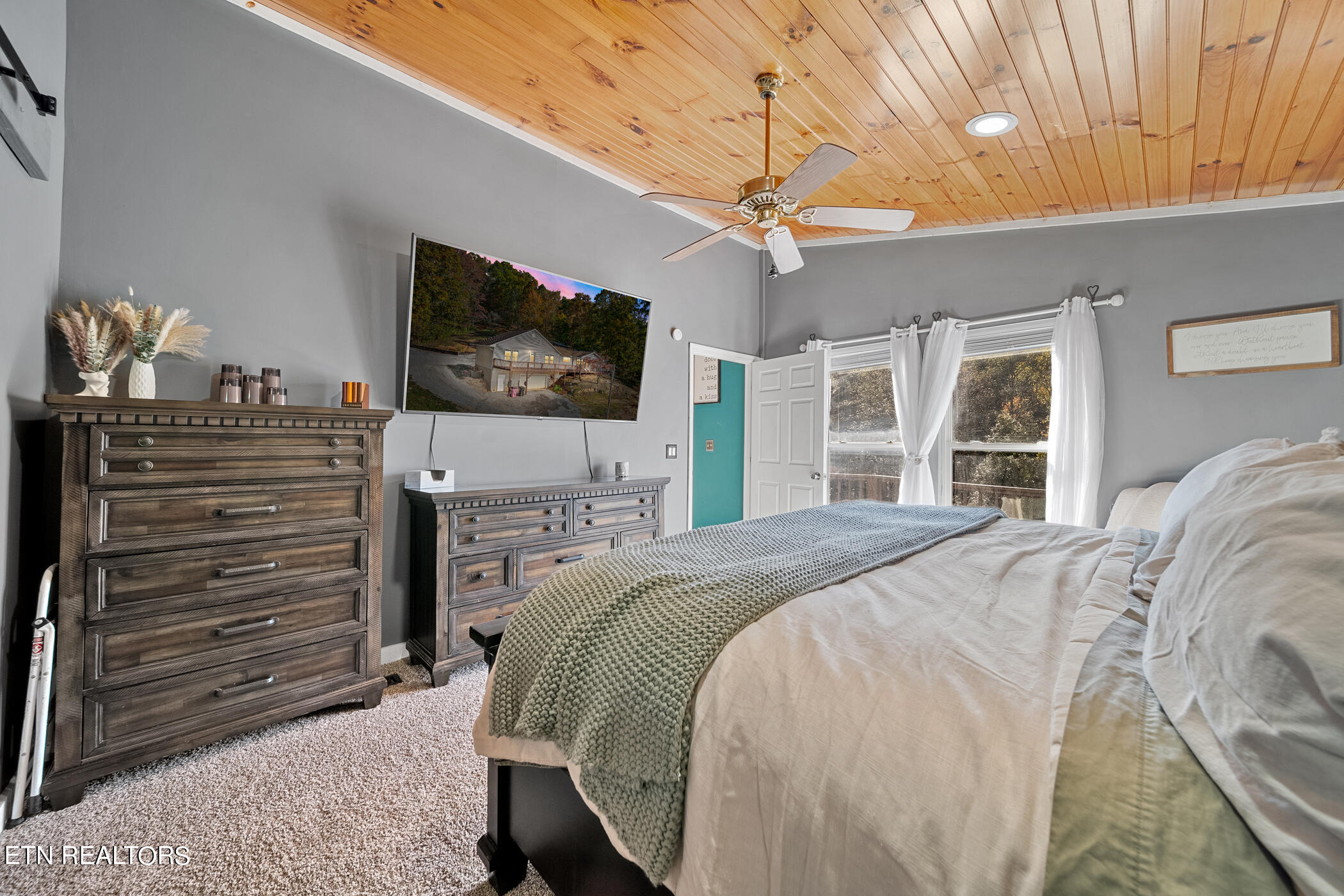 257 N Dark Hollow Rd