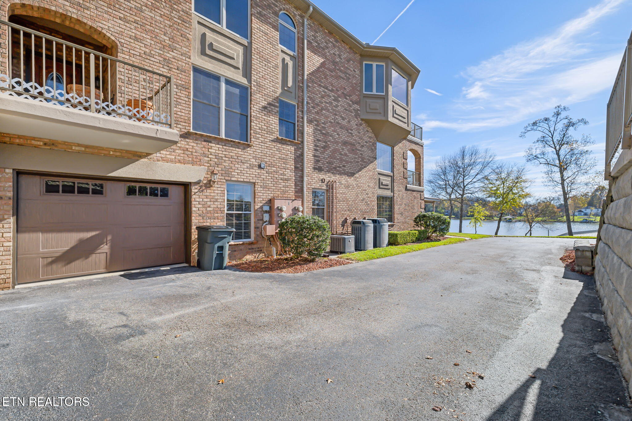 3812 Lake Pointe Drive