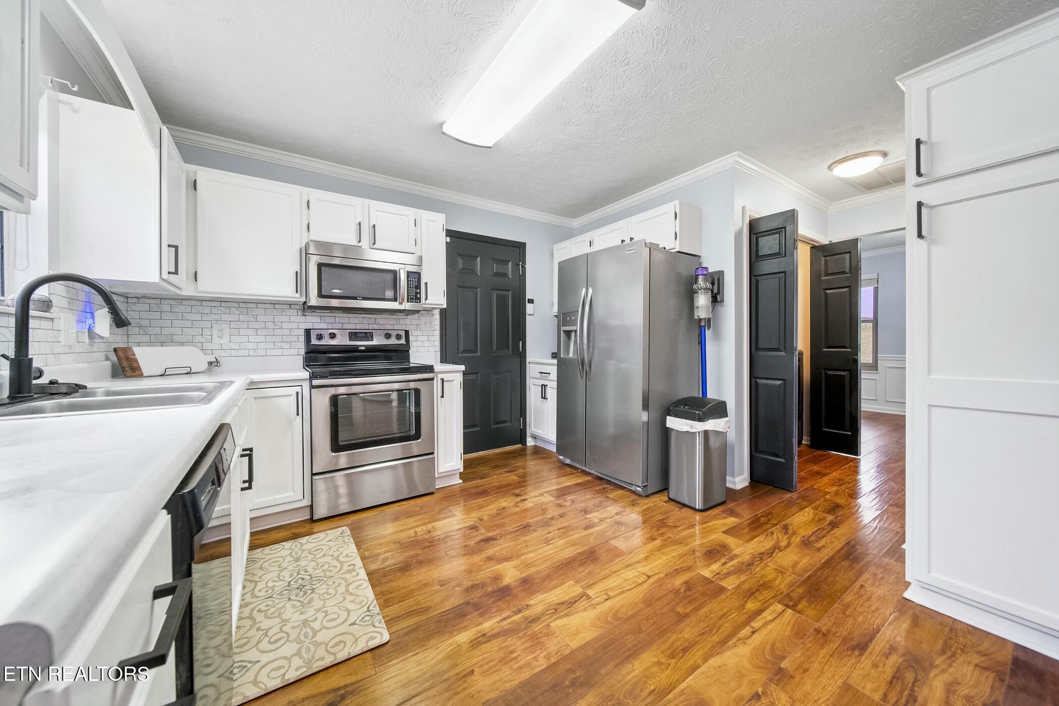 8206 Jack Russell Court