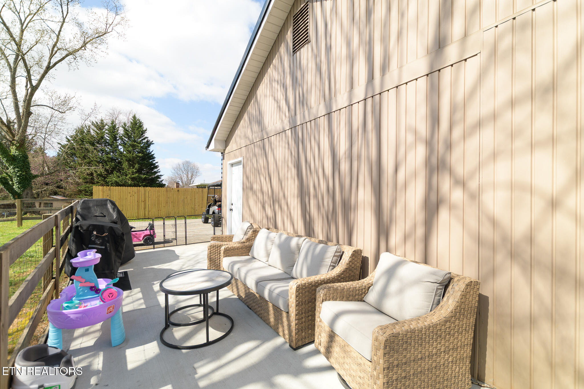 2906 Shady Lane
