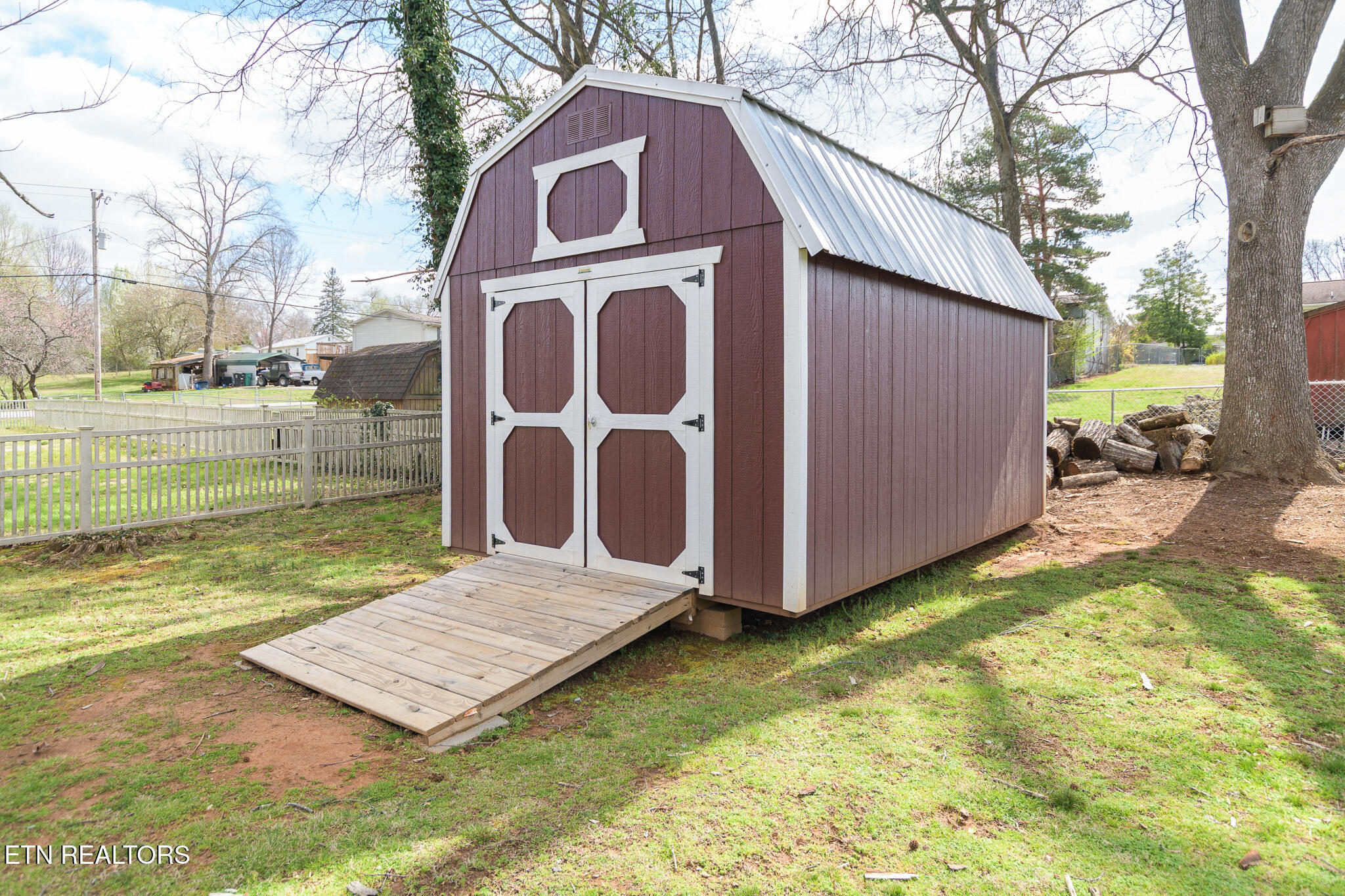 2906 Shady Lane