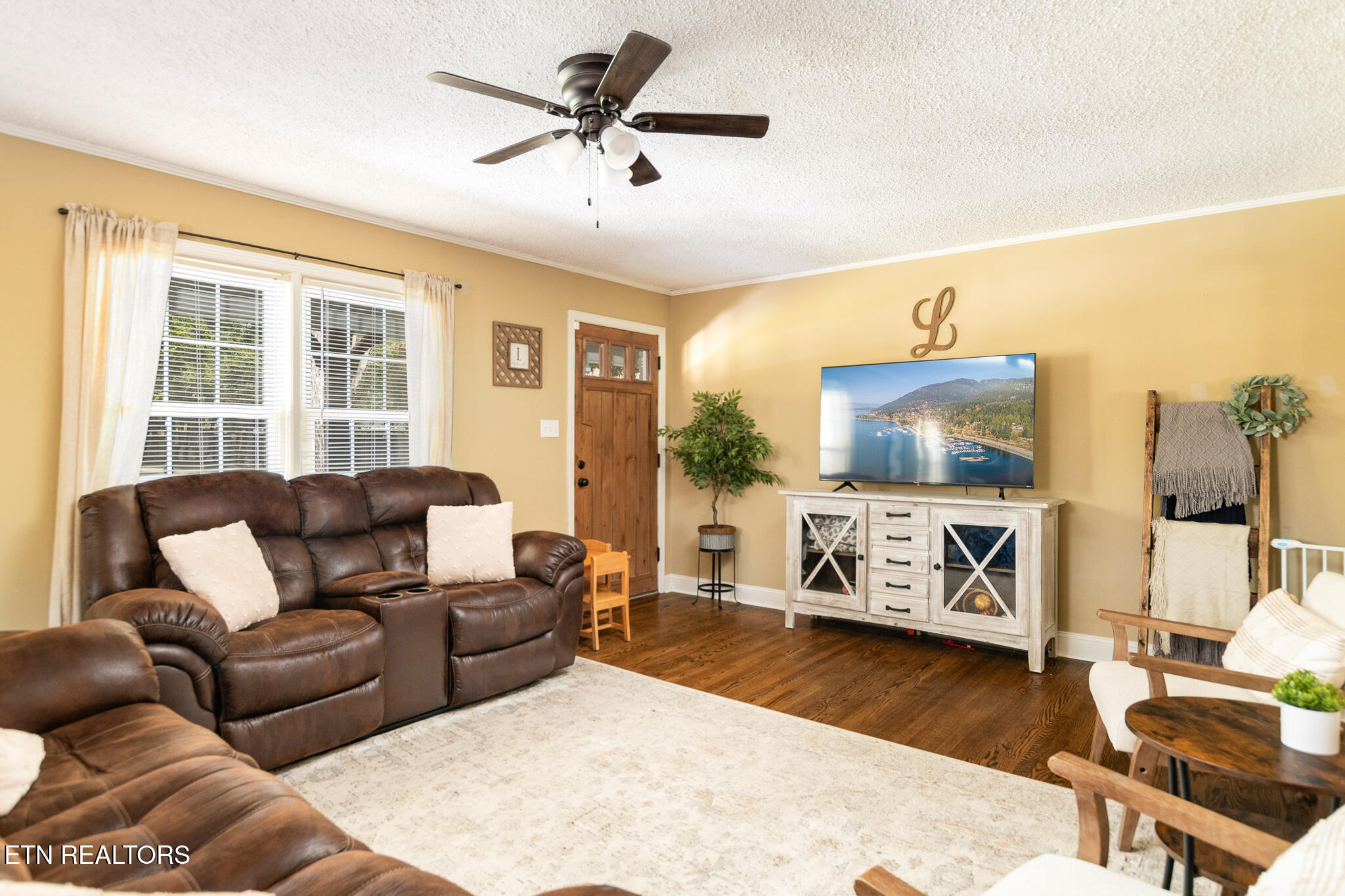 2906 Shady Lane