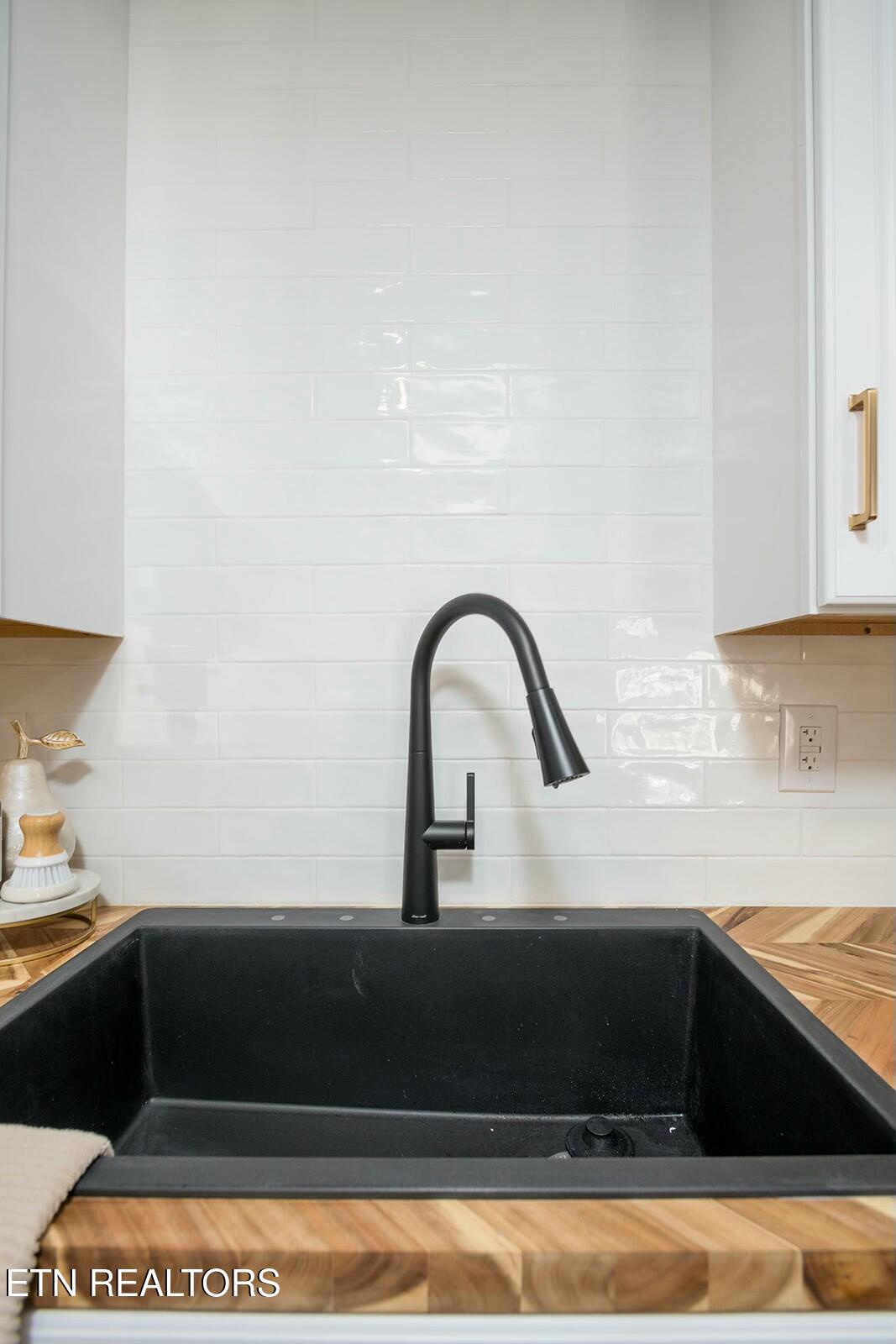 5709 Lyons View Pike, 3306