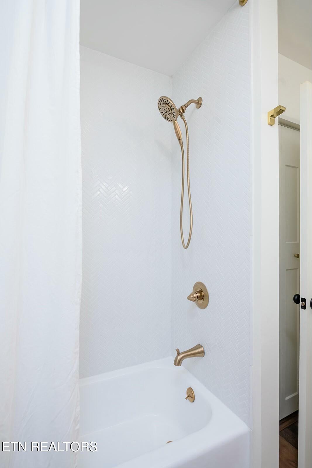 5709 Lyons View Pike, 3306