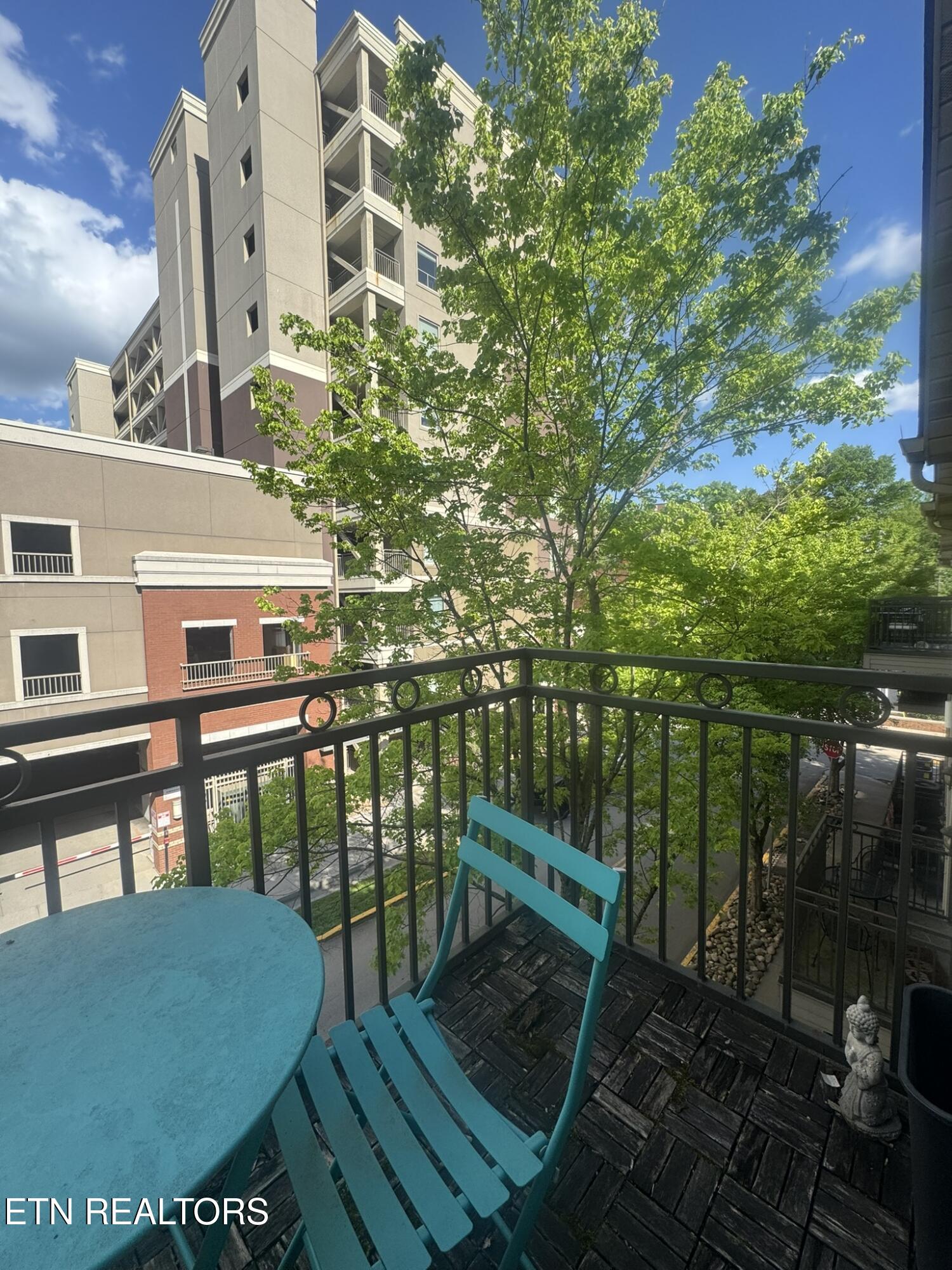 1801 Lake Ave, 321