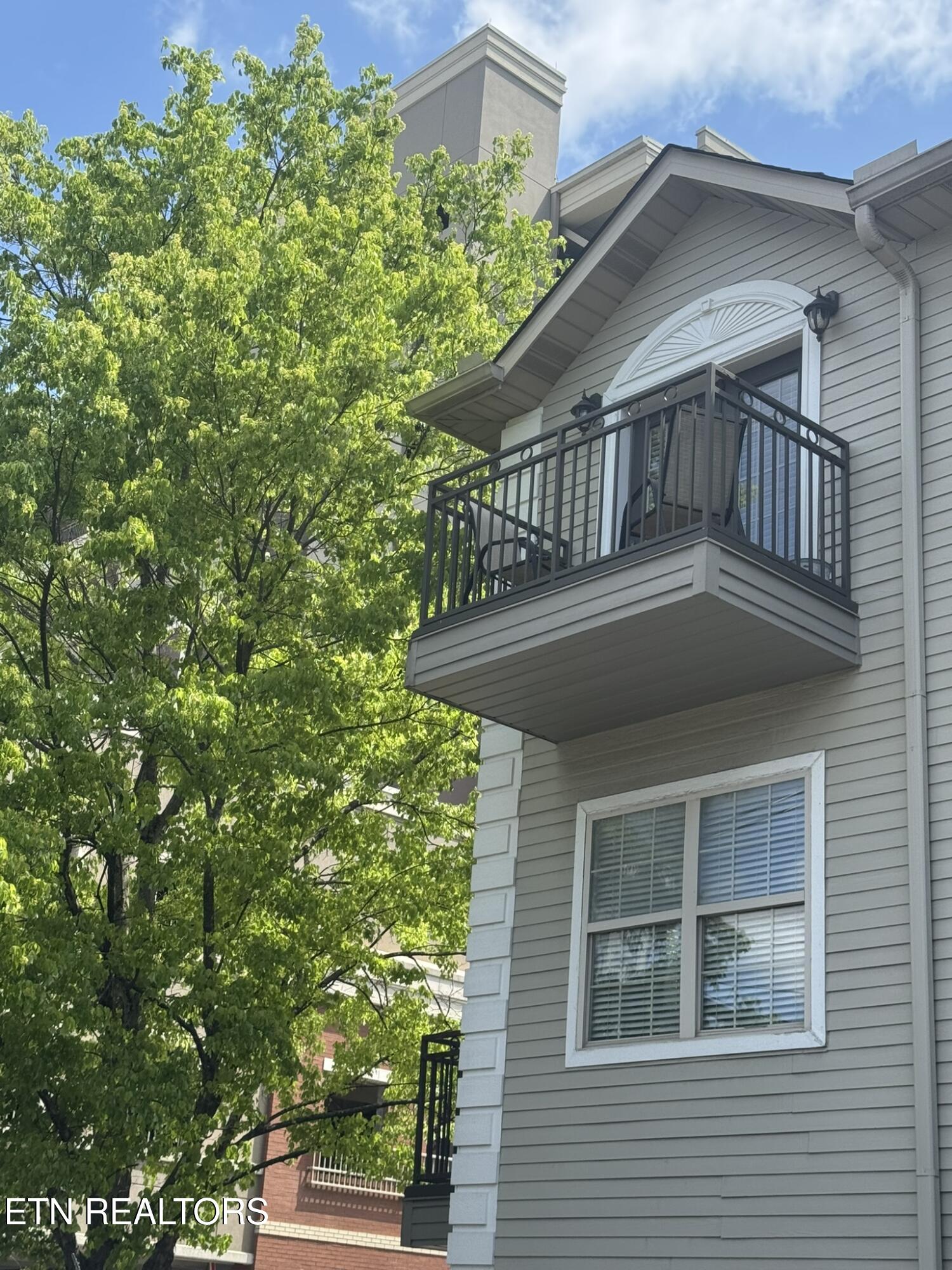1801 Lake Ave, 321