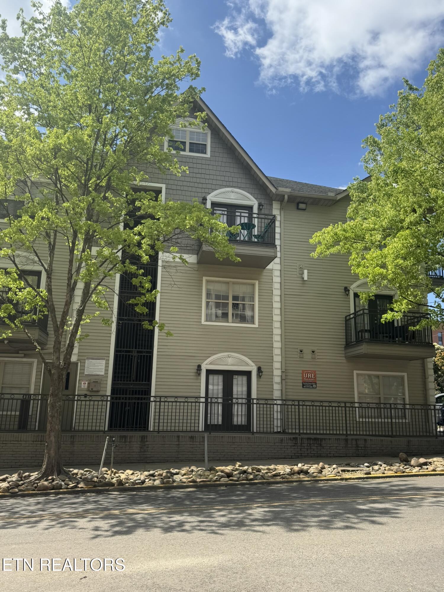 1801 Lake Ave, 321